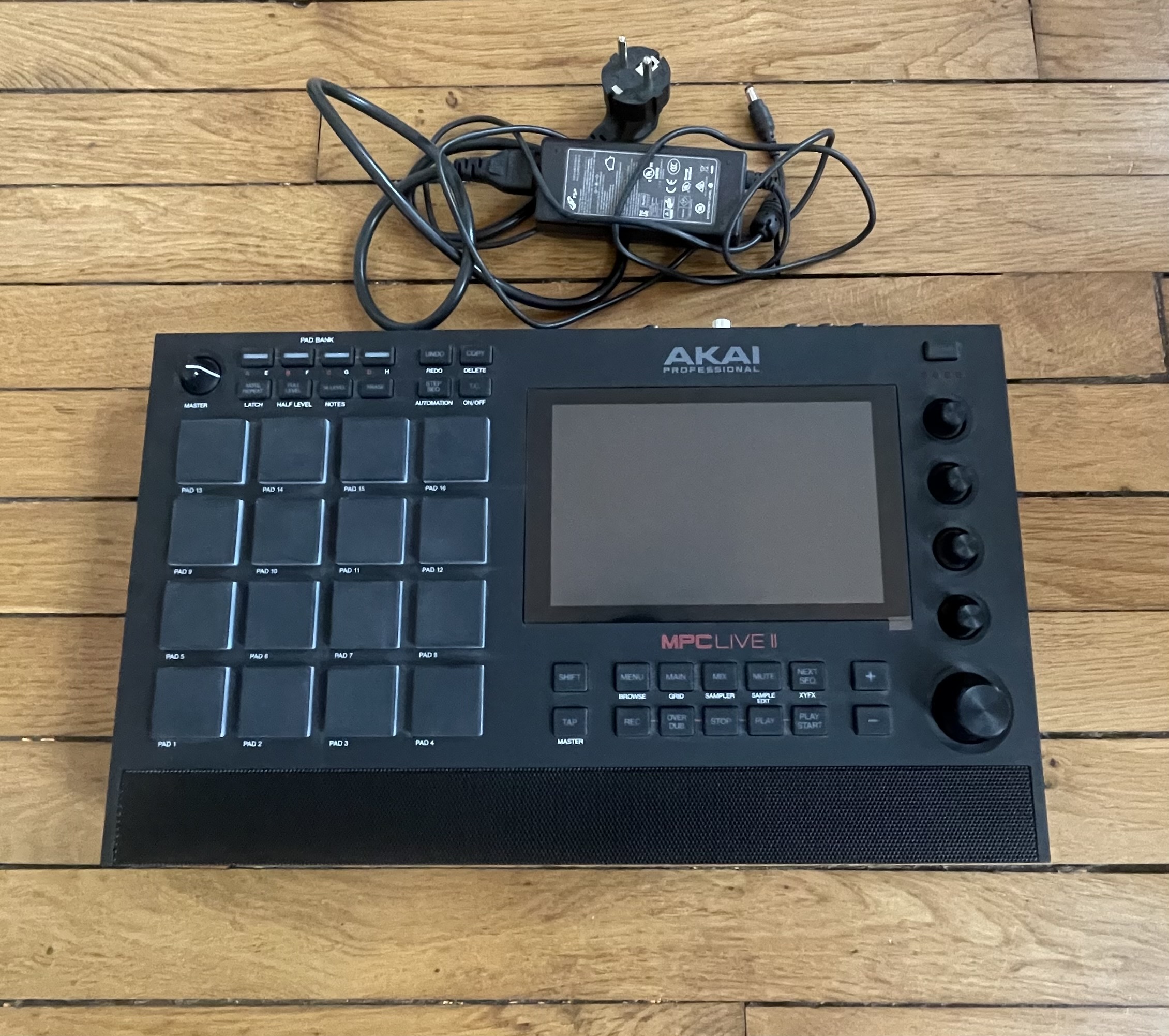 Vends MPC LIVE 2 comme neuve + flightcase