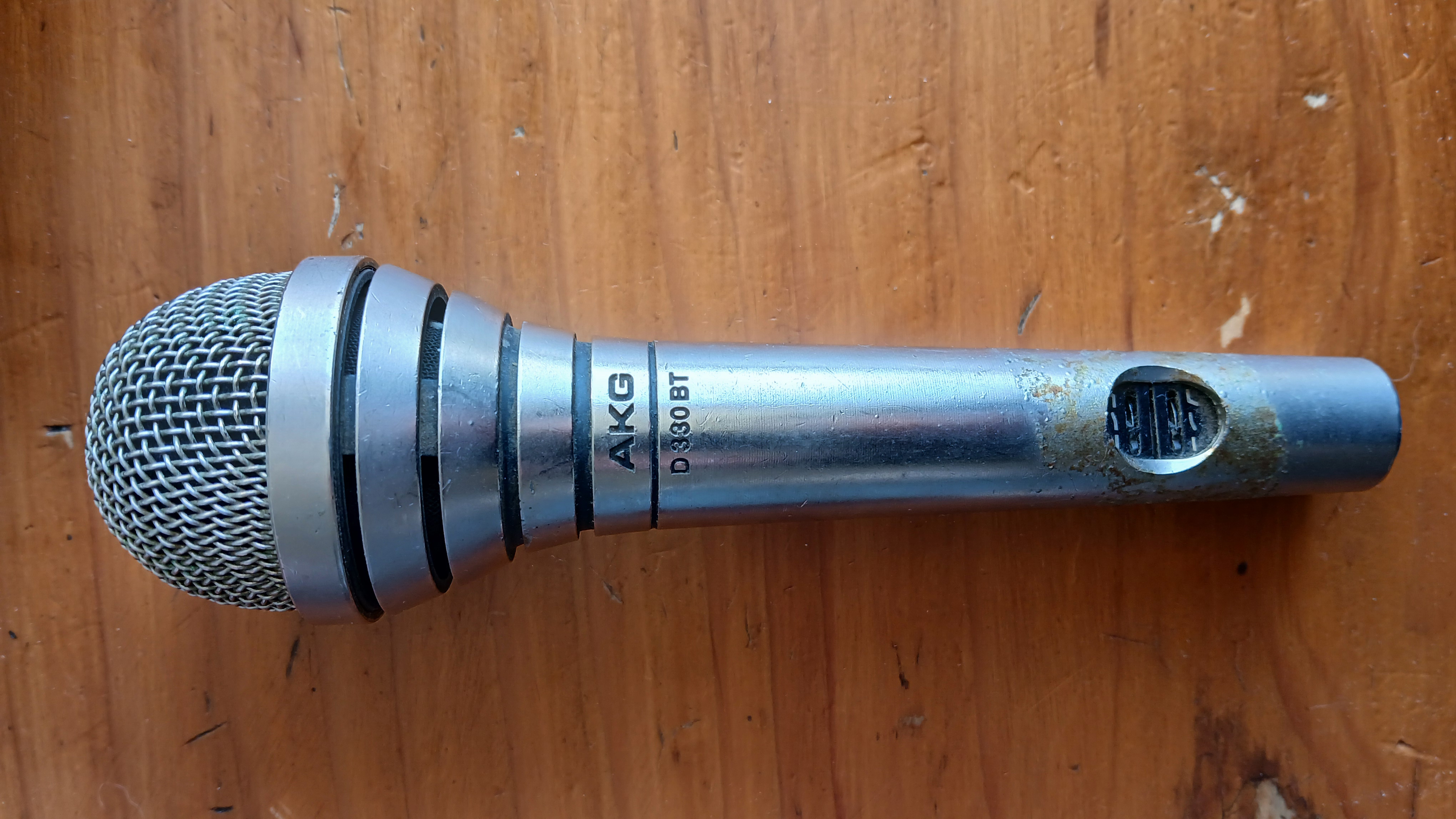 Vends microphone dynamique AKG D 330 BT