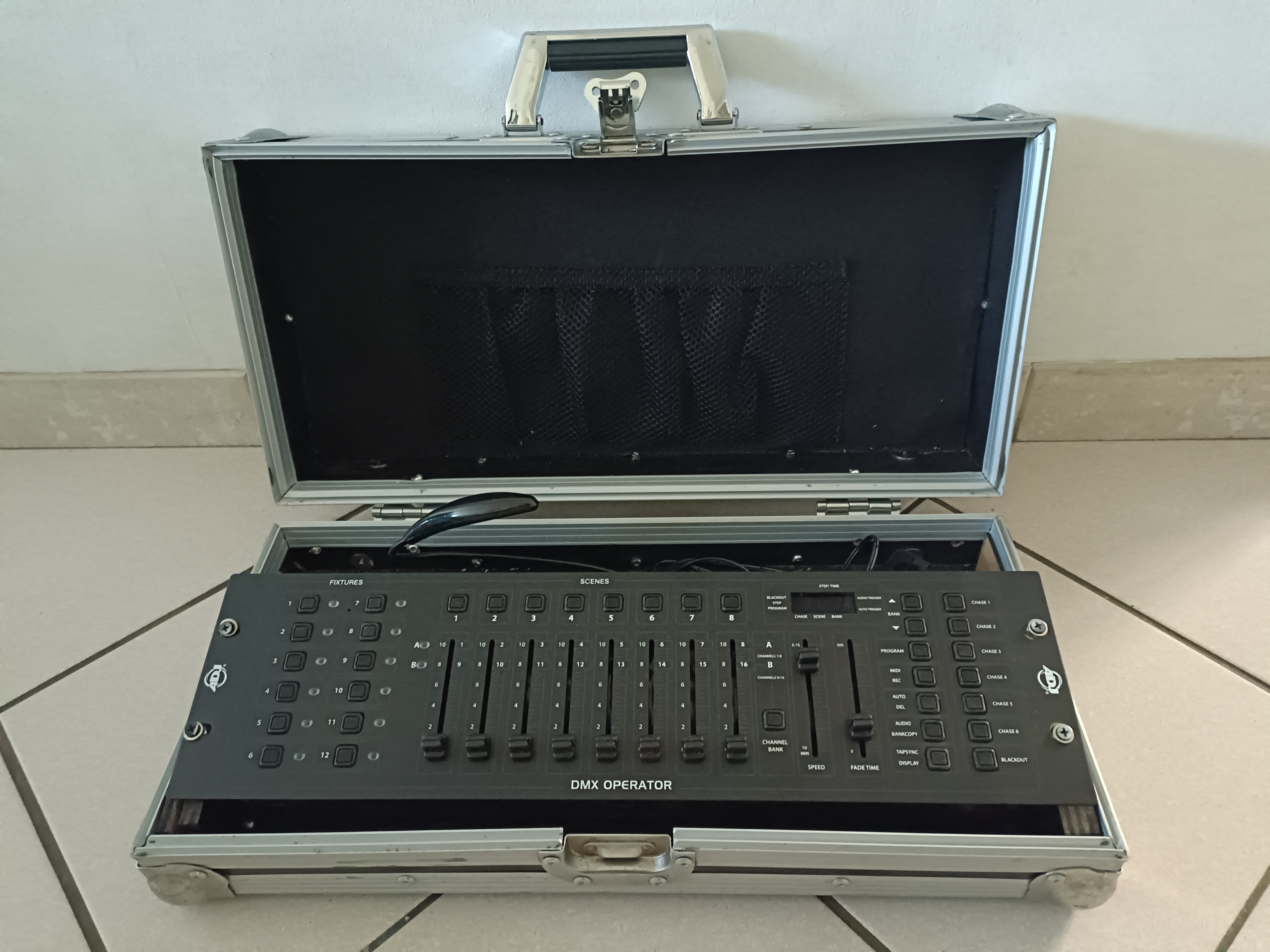 Vends American Dj Adj Dmx Operator 192 + Flight case
