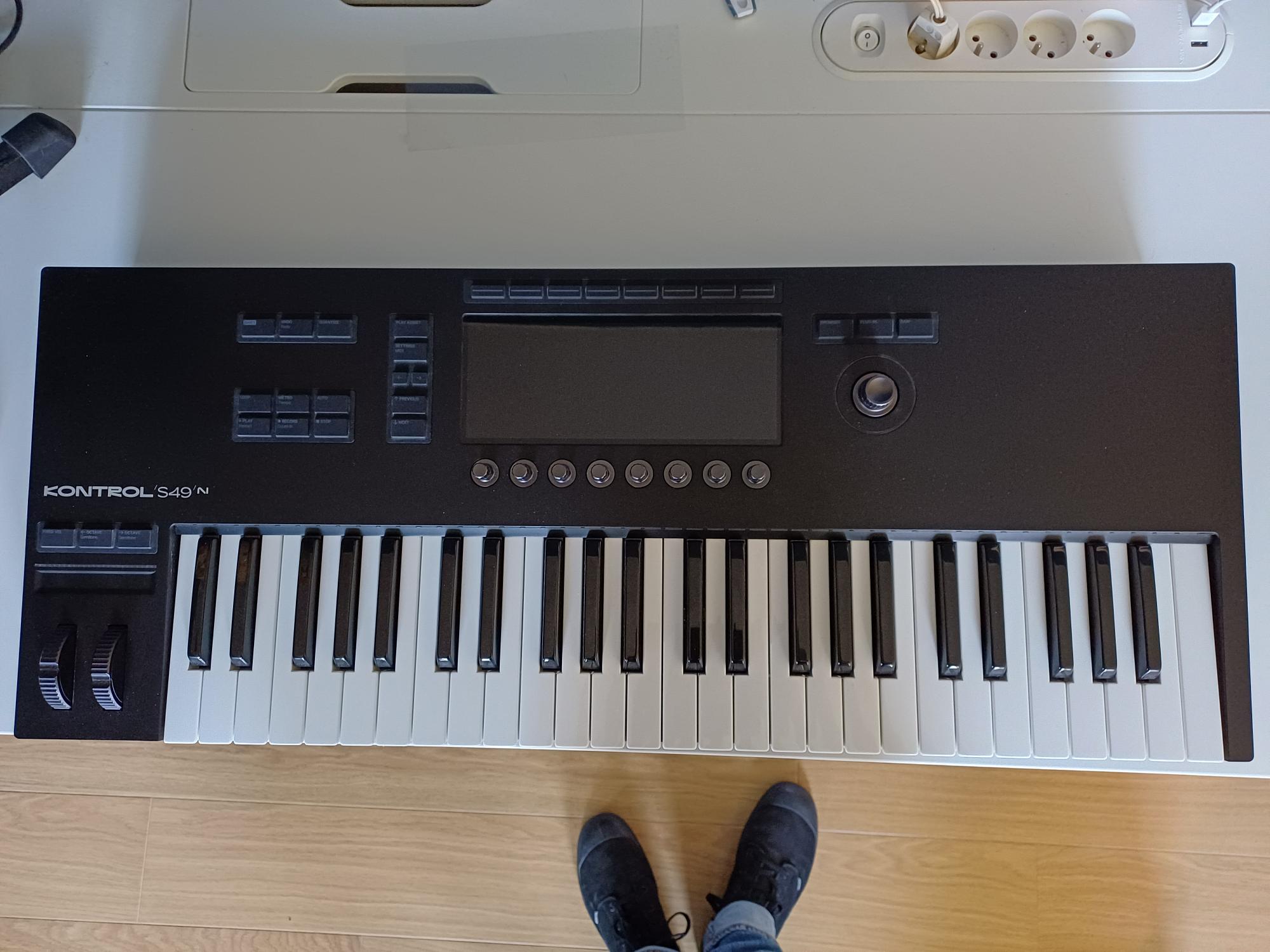 Kompltete Ultimate 15 + clavier Kontrol S49 MK3