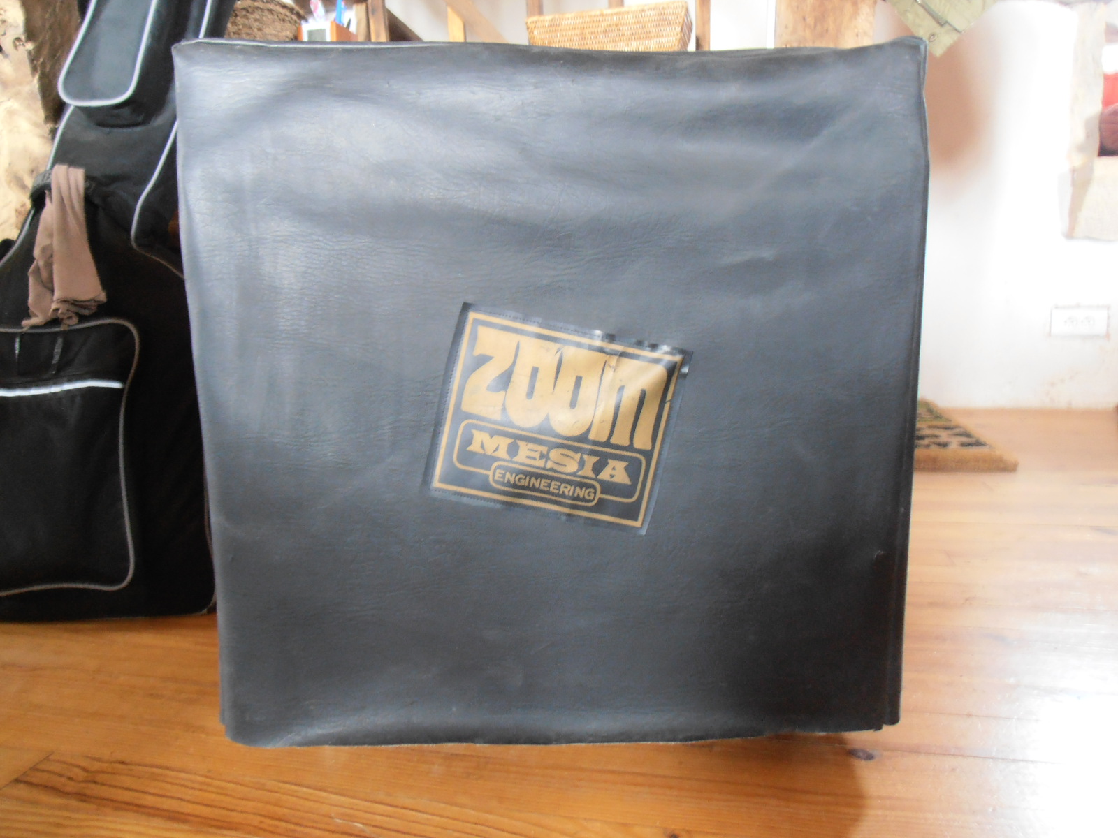 ZoomMB100E-Sous la house