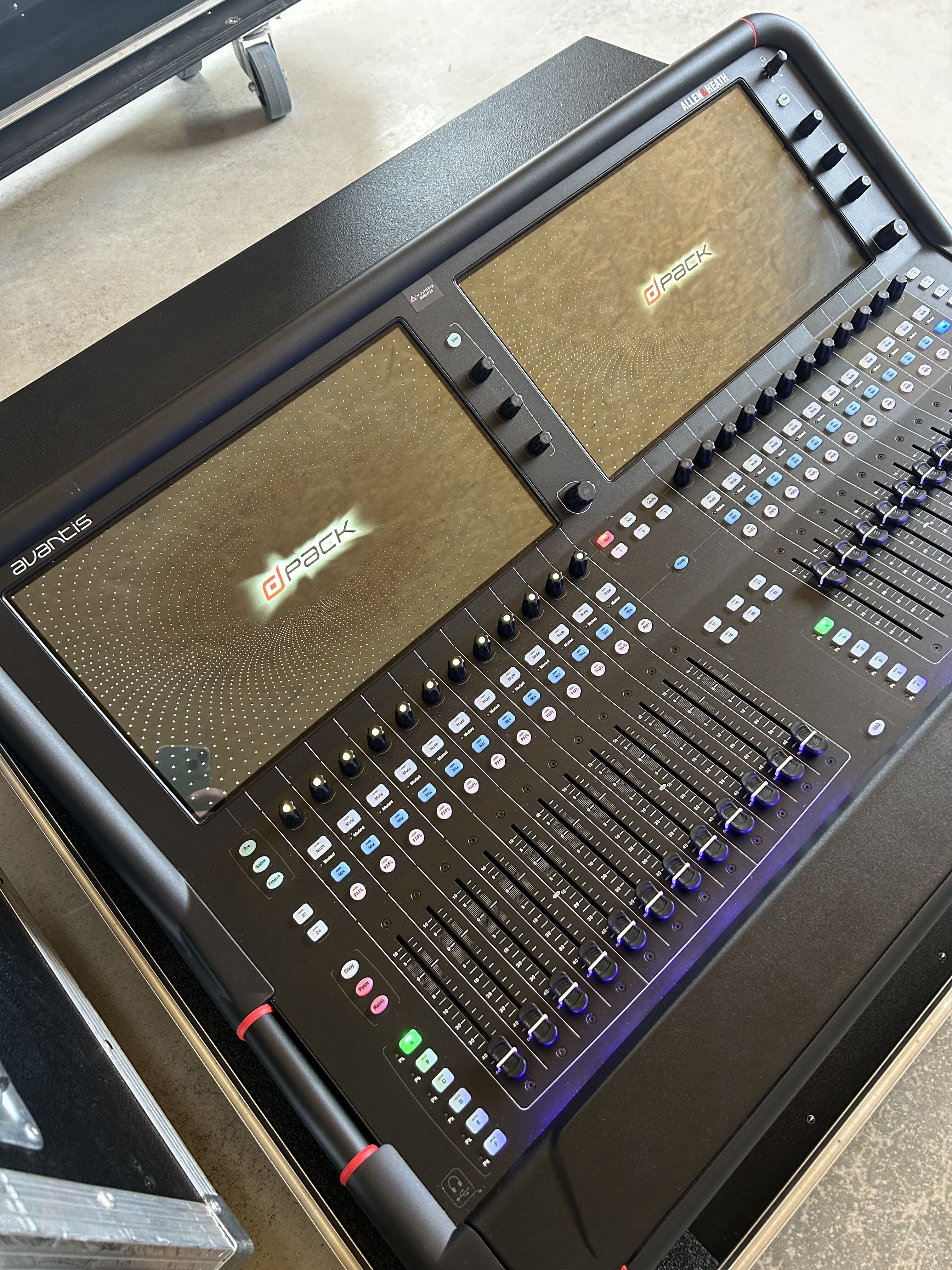 AVANTIS + Flight Case + dPack + Carte Dante + GX4816