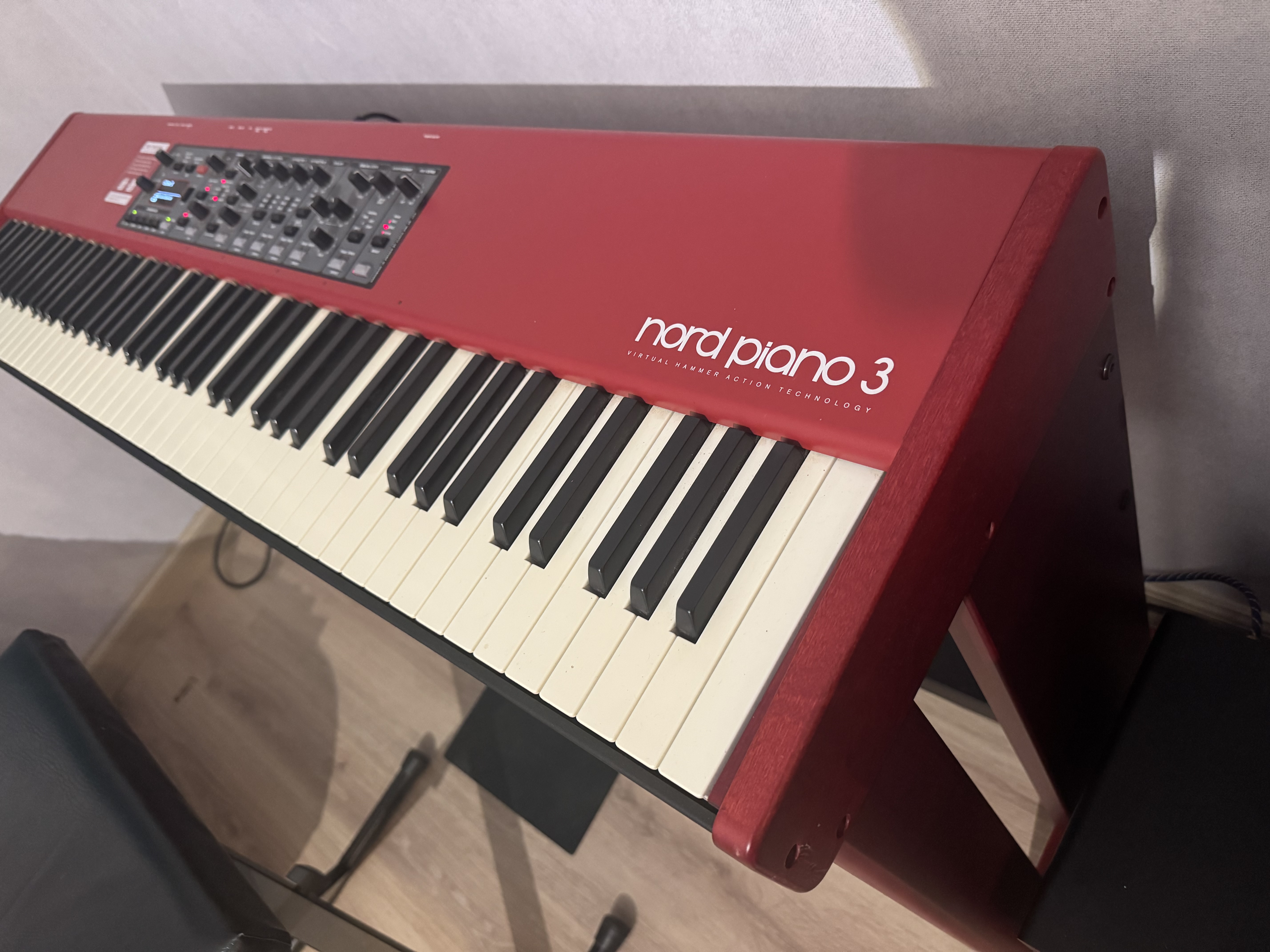 Vends mon Nord Piano 3 88 touches acheté neuf excellent état 