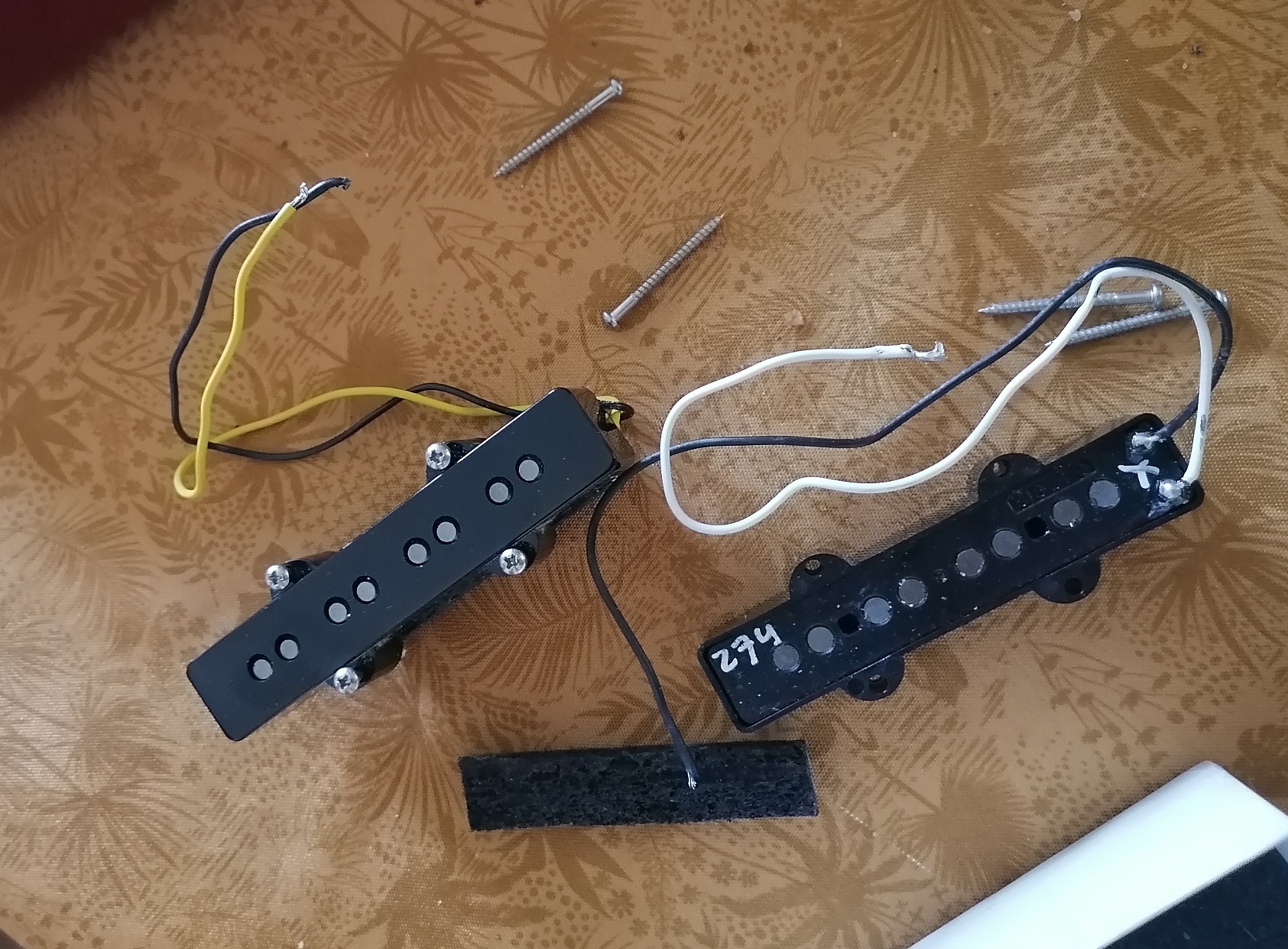 2 micros Alnico 5 Single-Coil Jazz Bass®