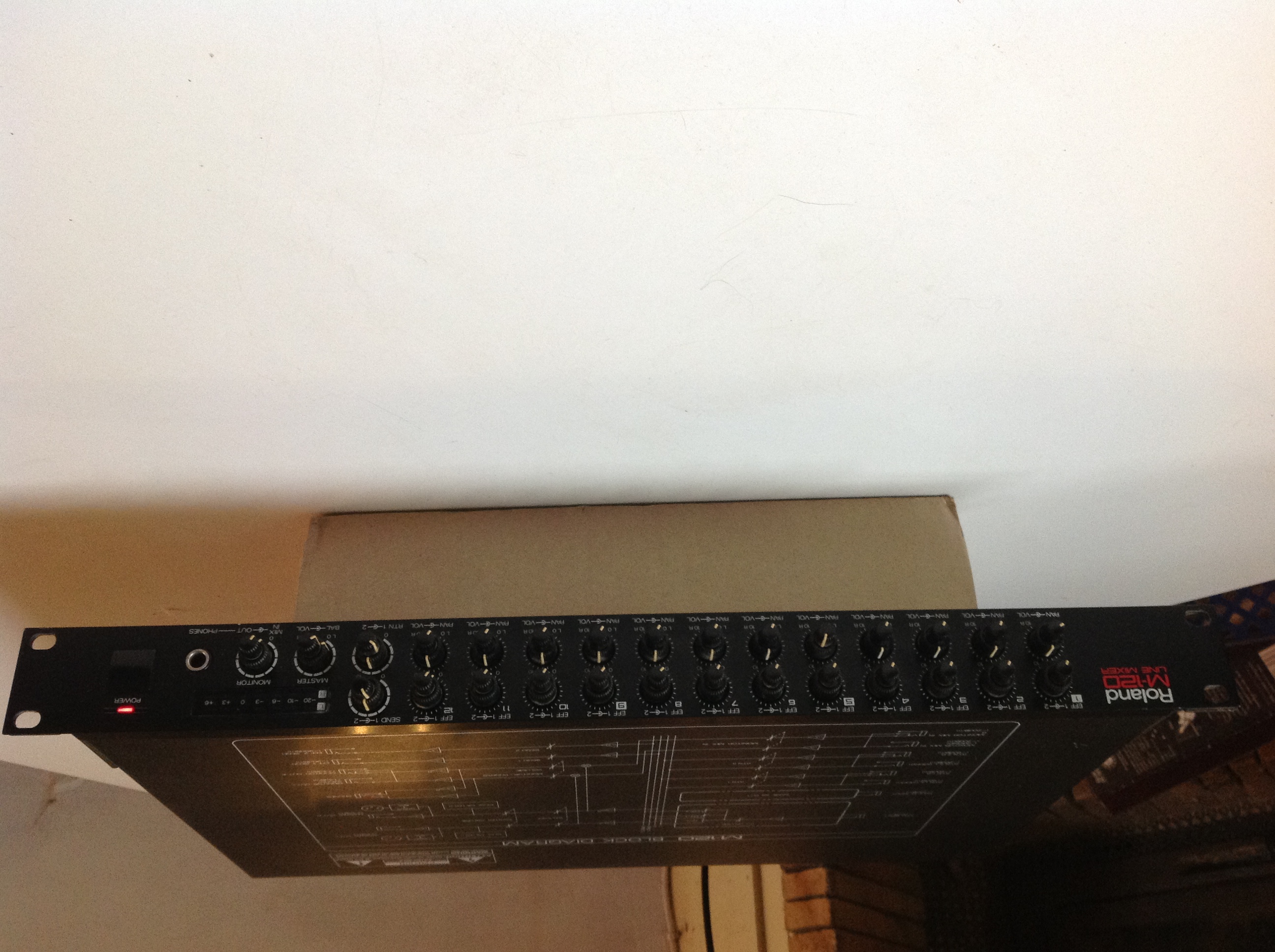 Roland M 120
