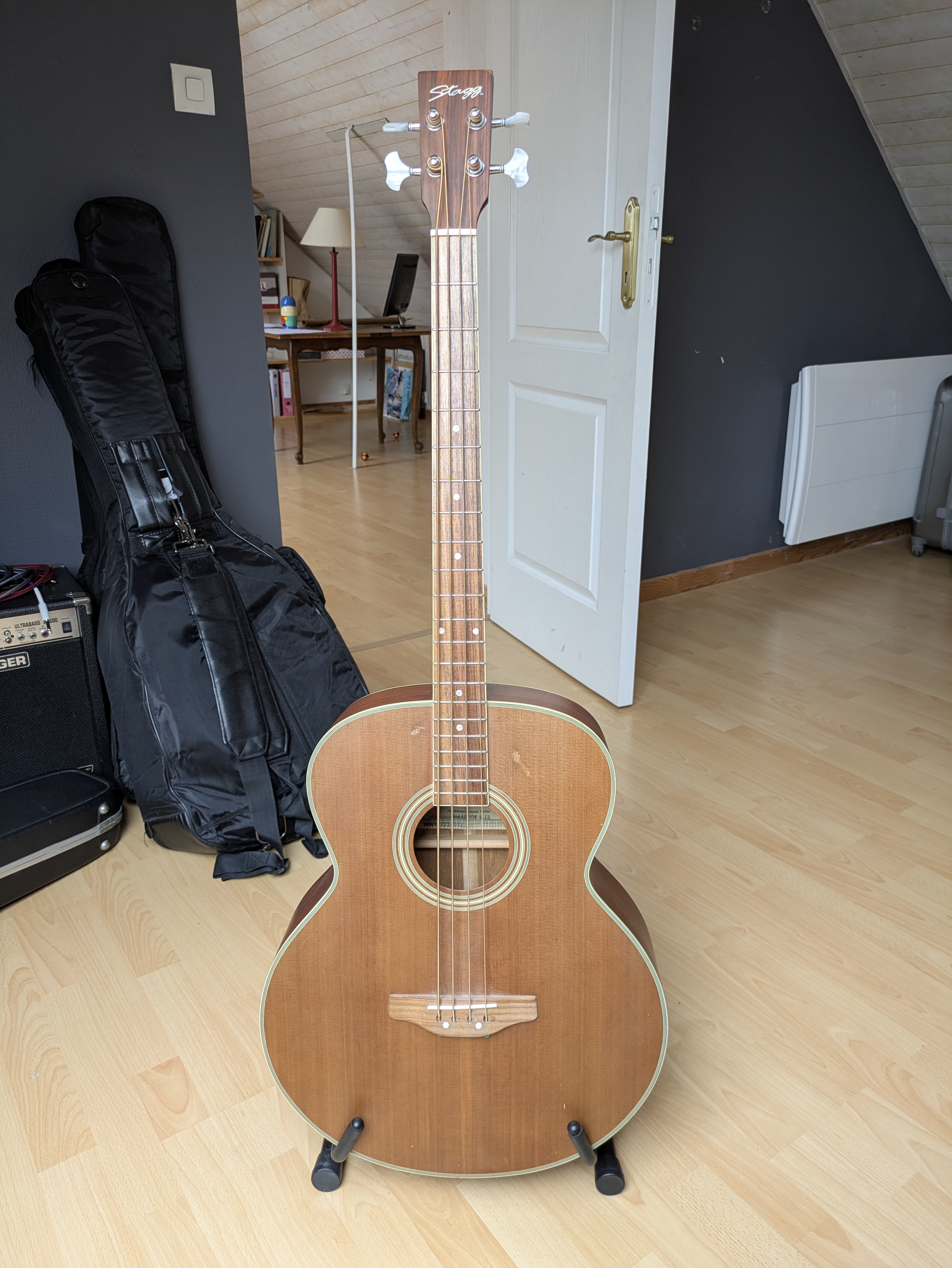 Basse électro-acoustique Stagg