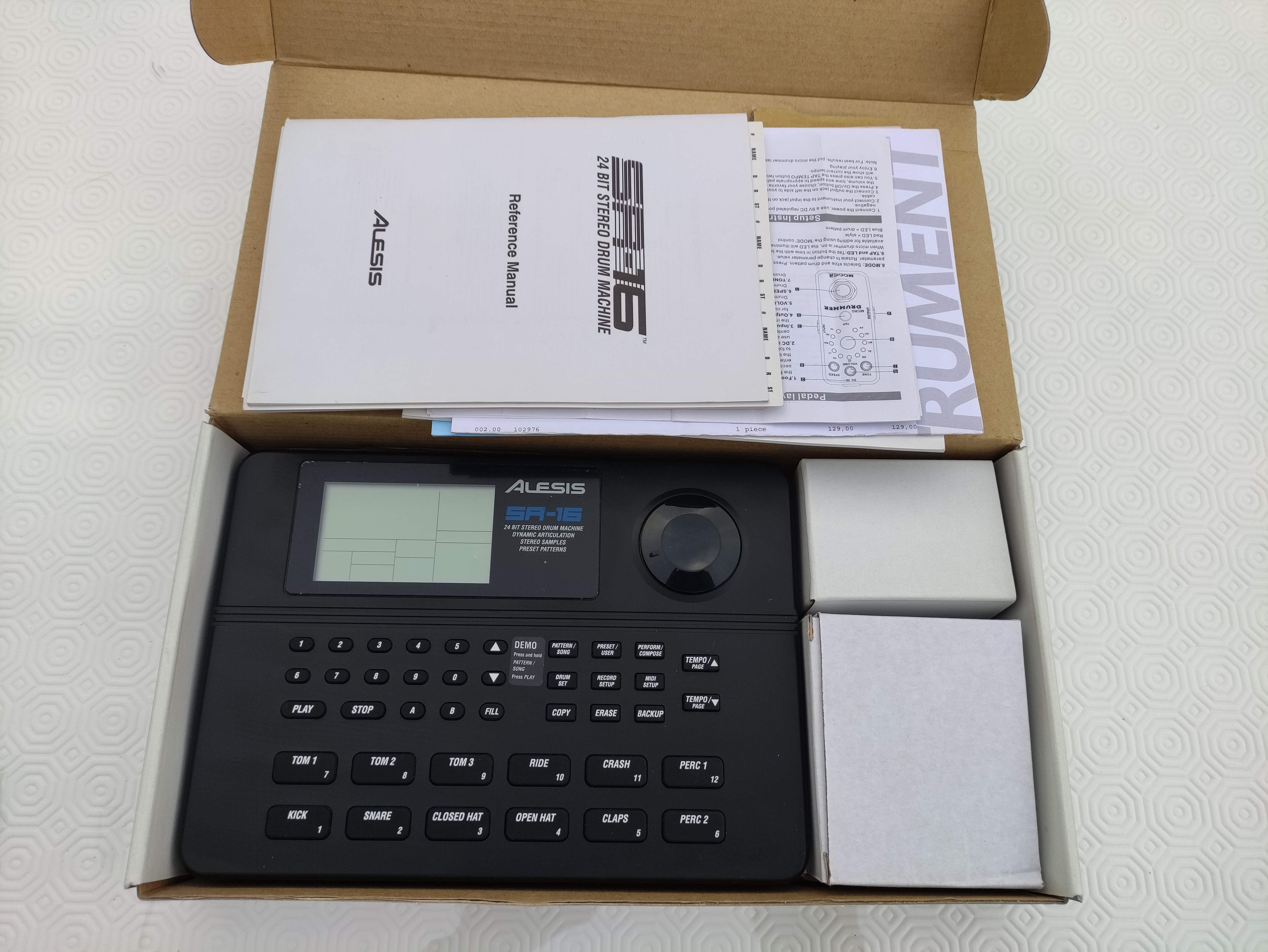 Boite à rythmes ALESIS SR-16