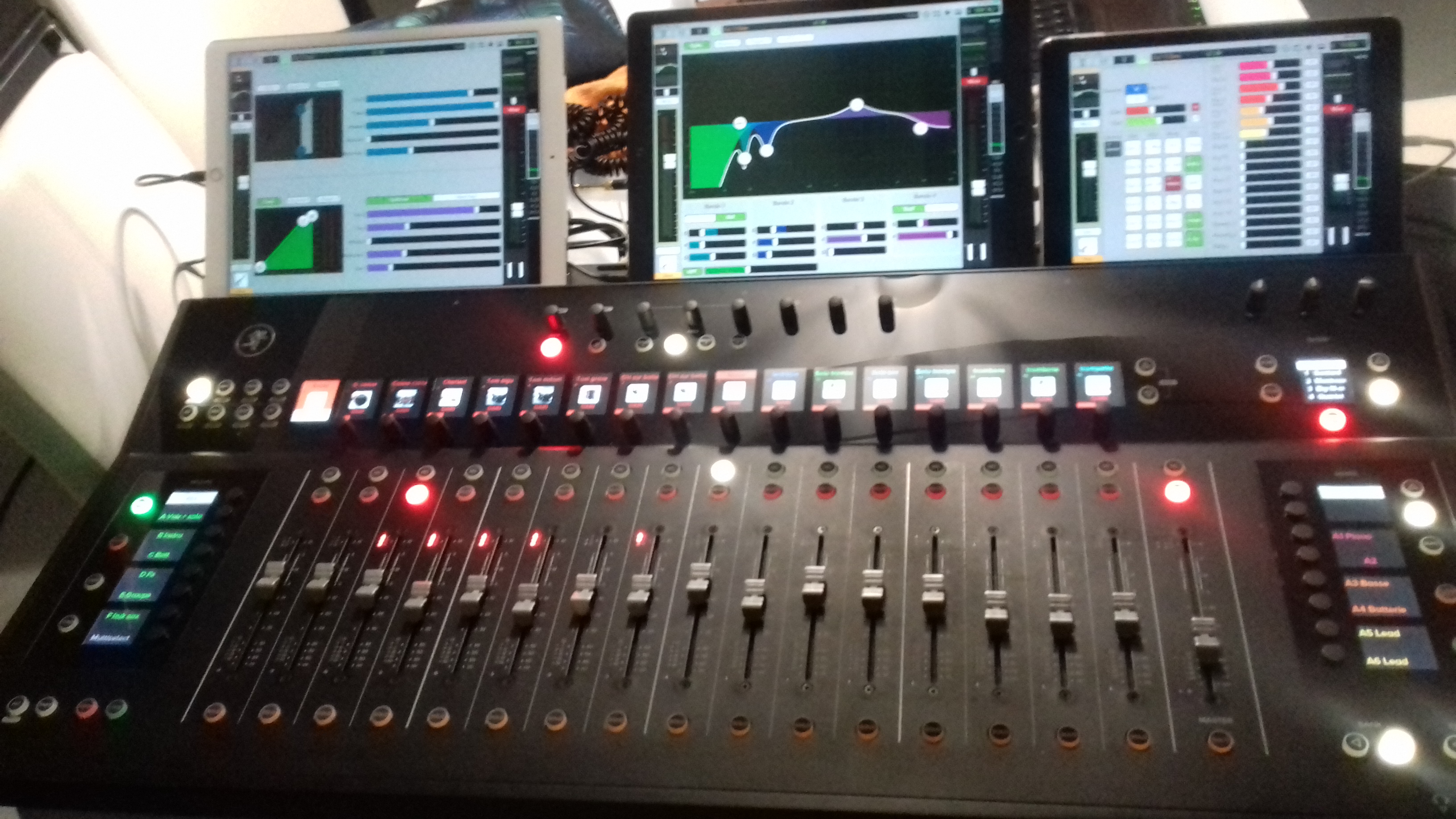 Table mixage Axis Mackie DC16 pour DL32R + fly + carte Dante