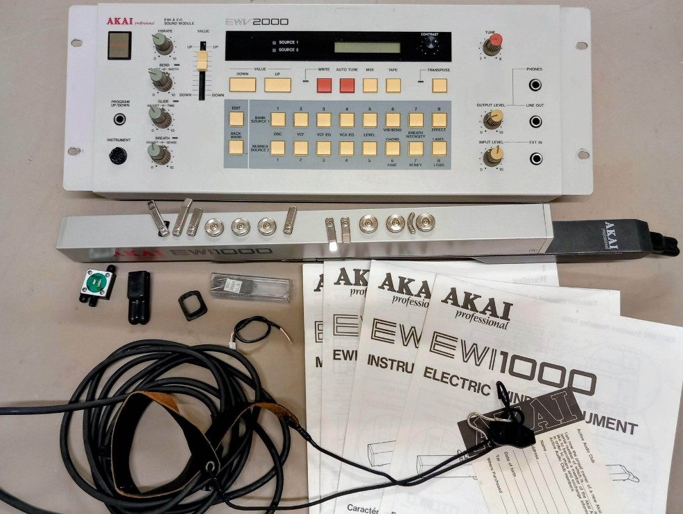 Akai EWI1000 et EWV2000 - synthétiseur analogique vintage et son controlleur