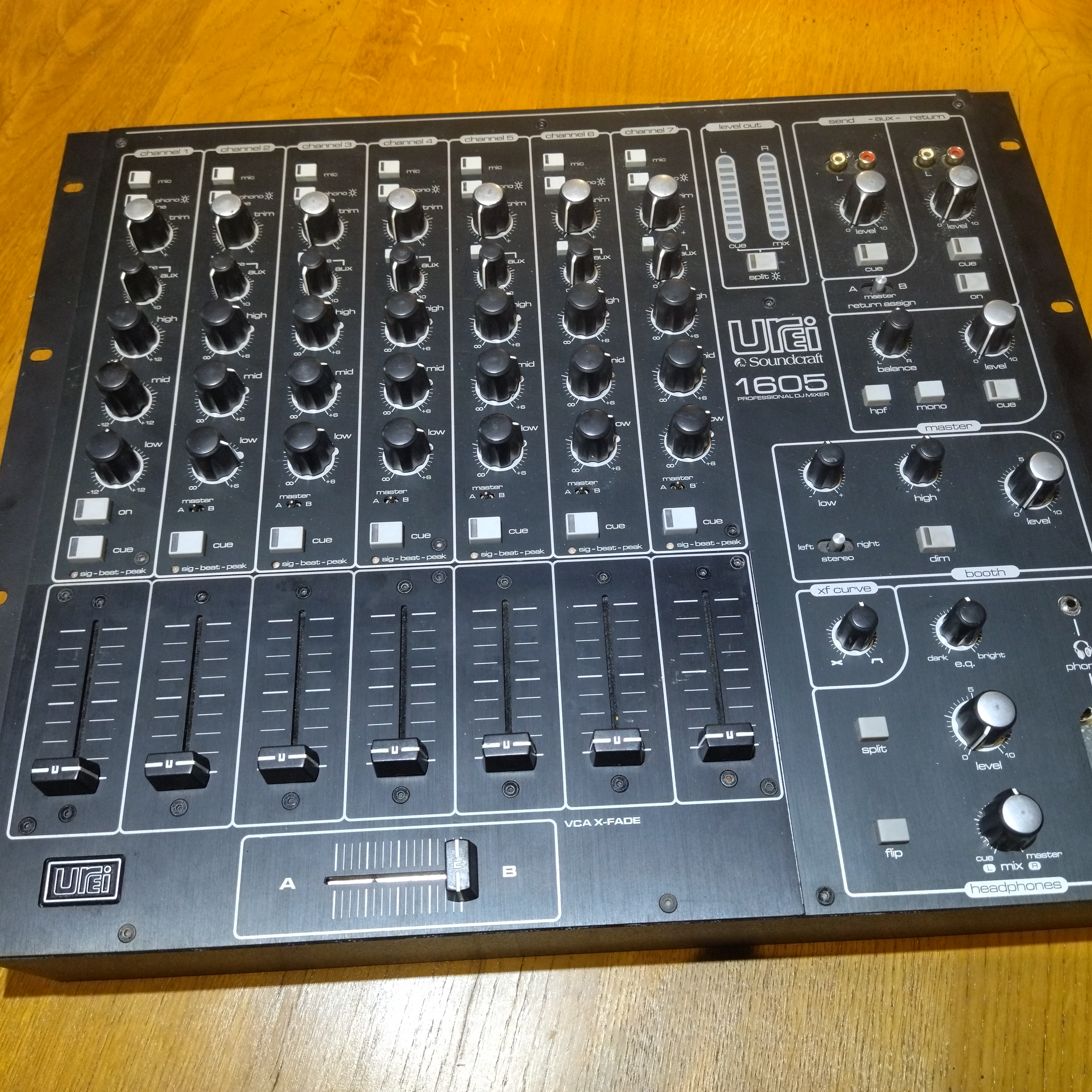 Console haut de gamme UREI 1605