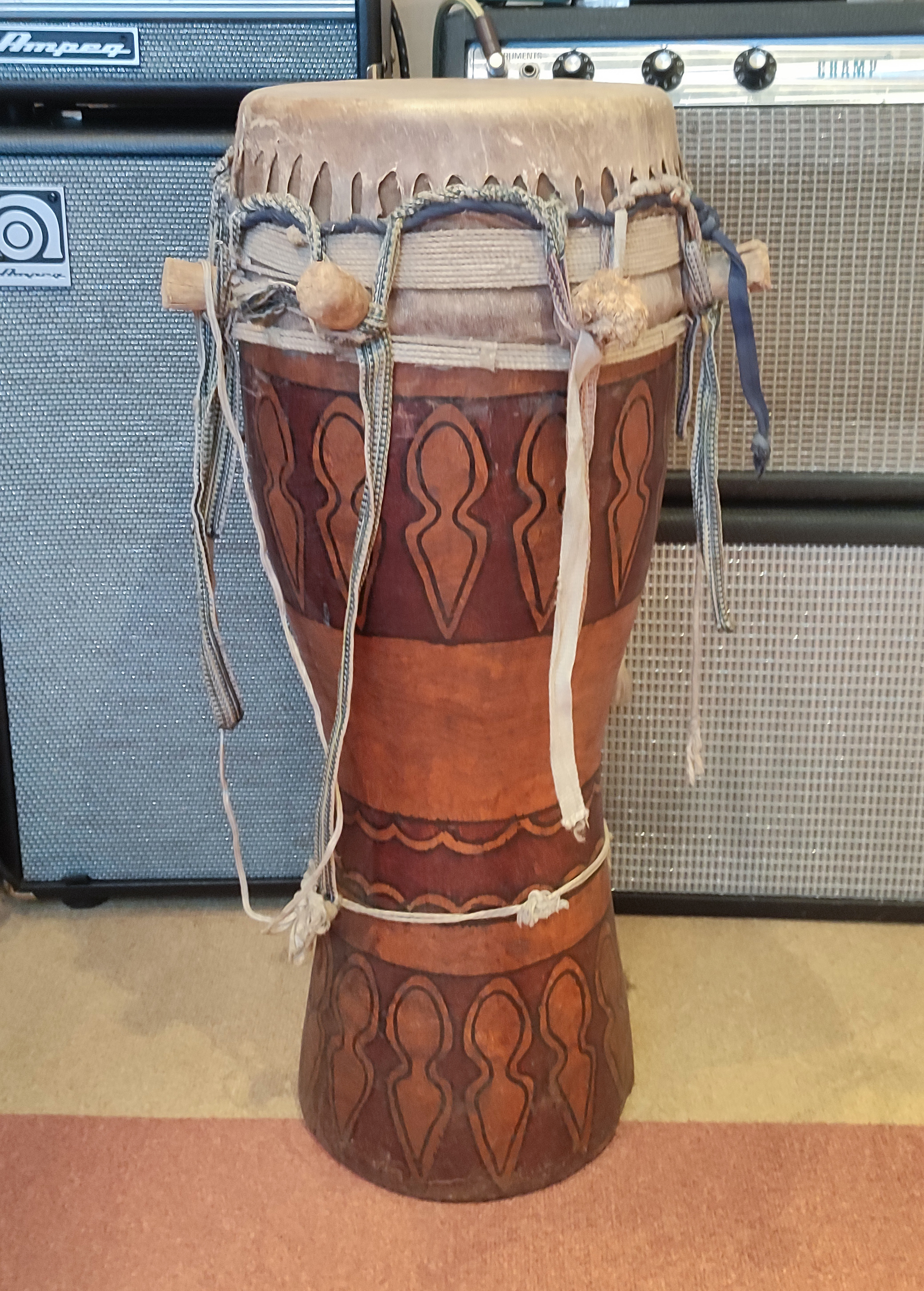 Tambour Sénégalais "Mbeung-mbeung" professionnel authentique (ex Touré Kunda) décoré