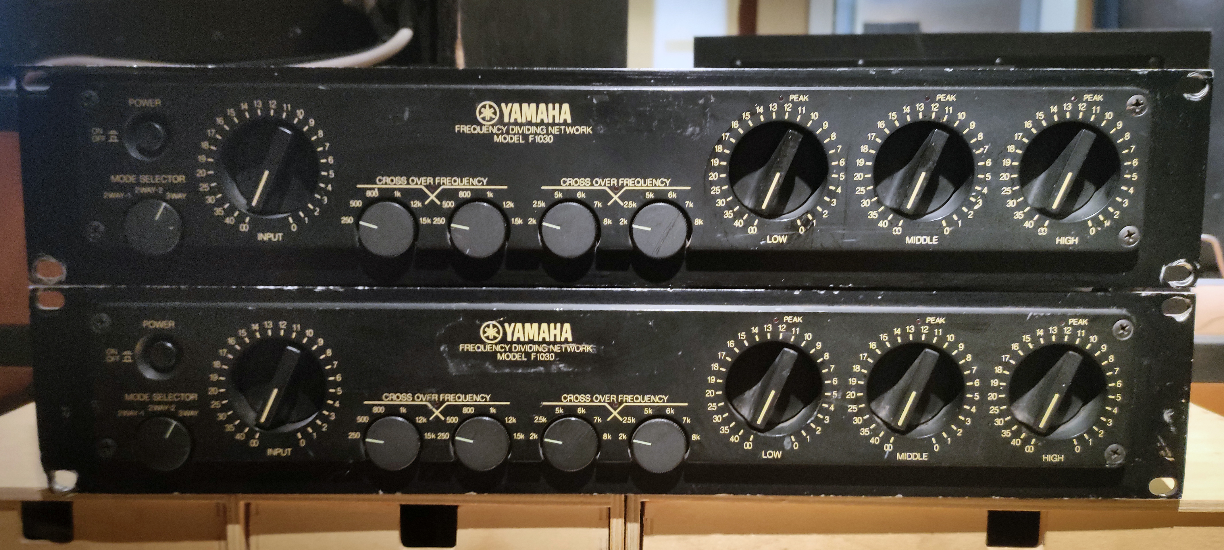 Filtres actifs analogiques Yamaha F-1030 2/3 voies