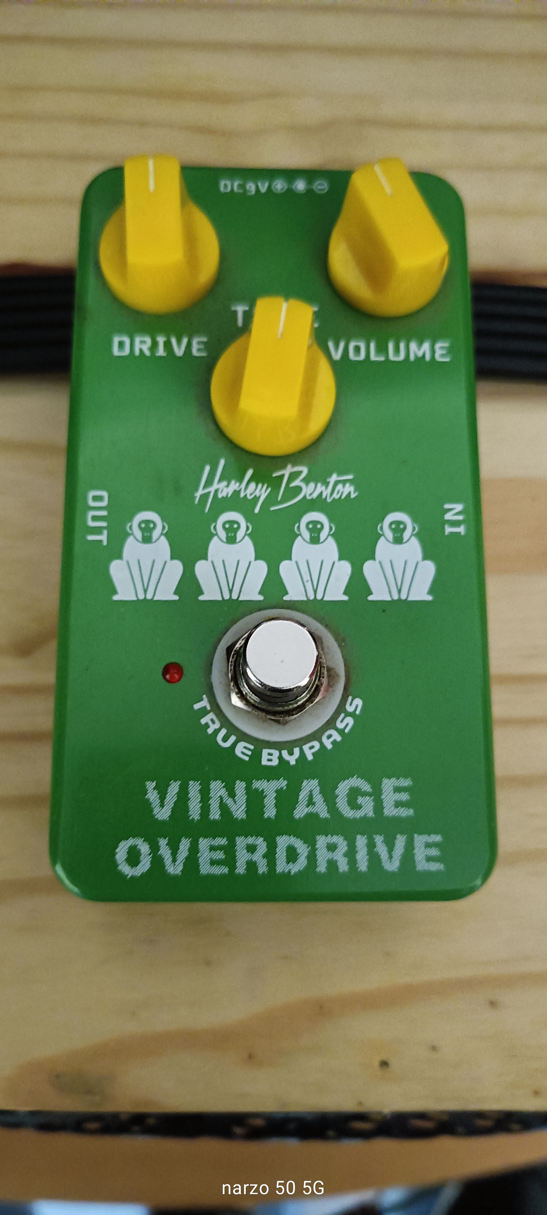Vends pédale d'effet overdrive Harley Benton Vintage overdrive. 