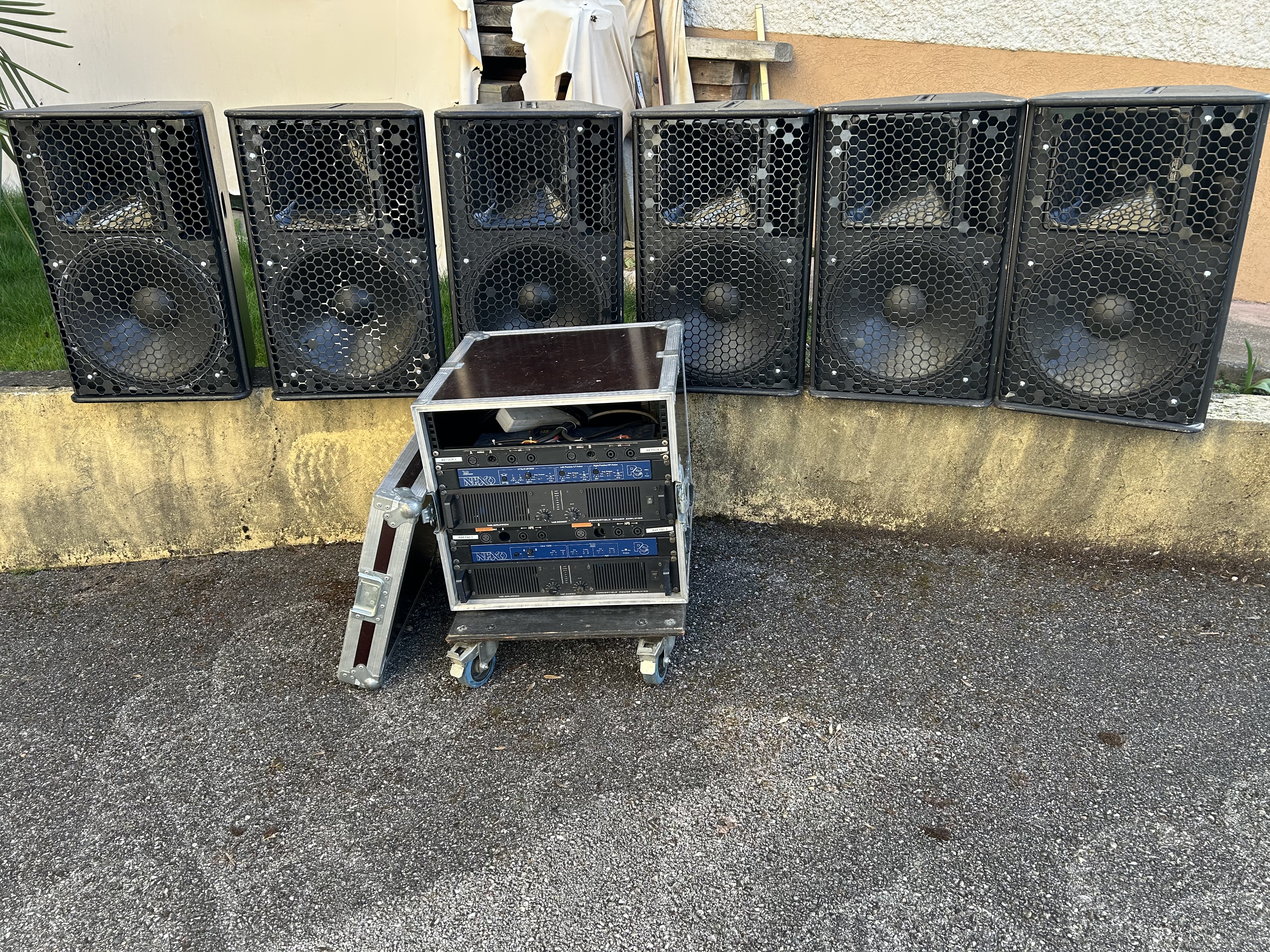 Vends 6 enceintes NEXO PS15 + ampli et processeurs NEXO x 4