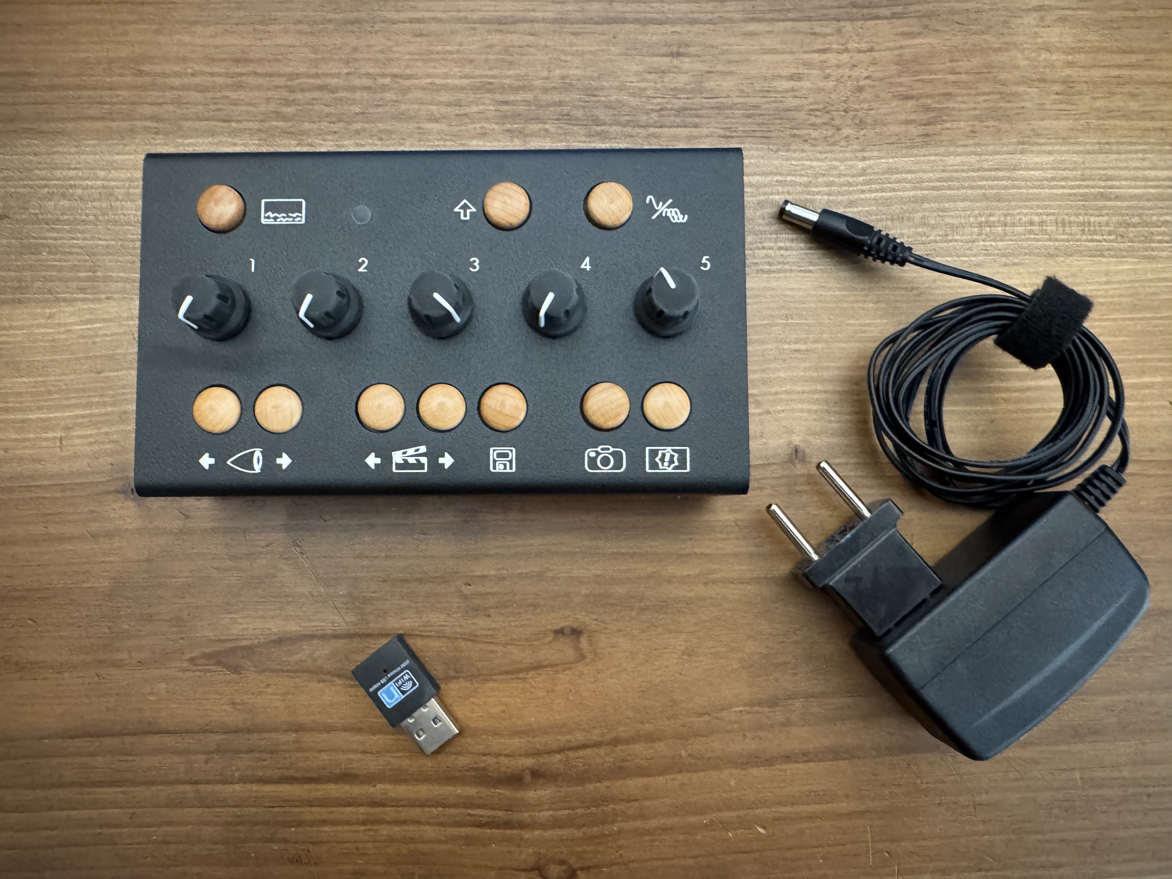 A VENDRE Critter and Guitari Eyesy