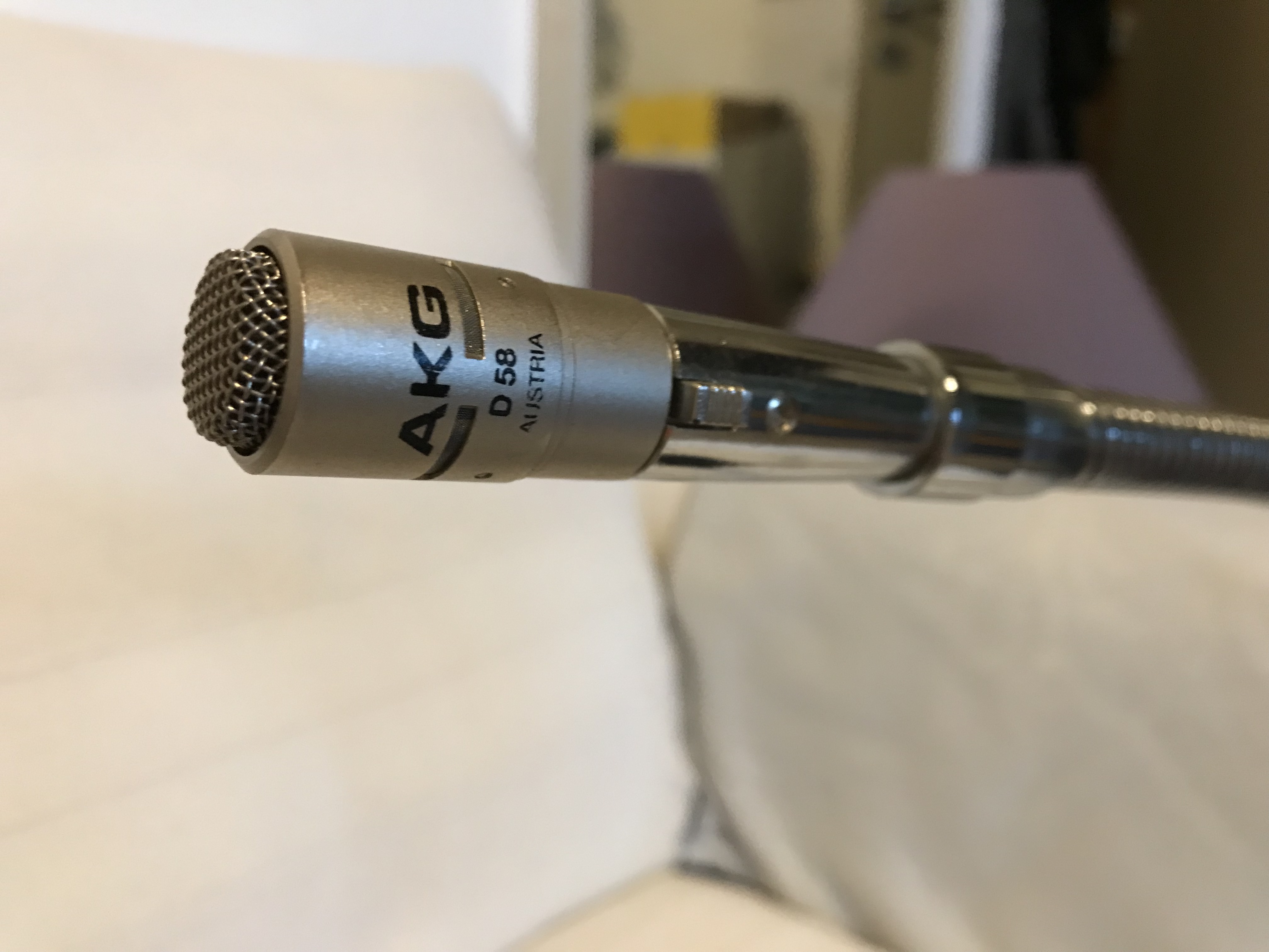 Vends AKG D58 avec flexible et support + ampli casque presonus HP 60