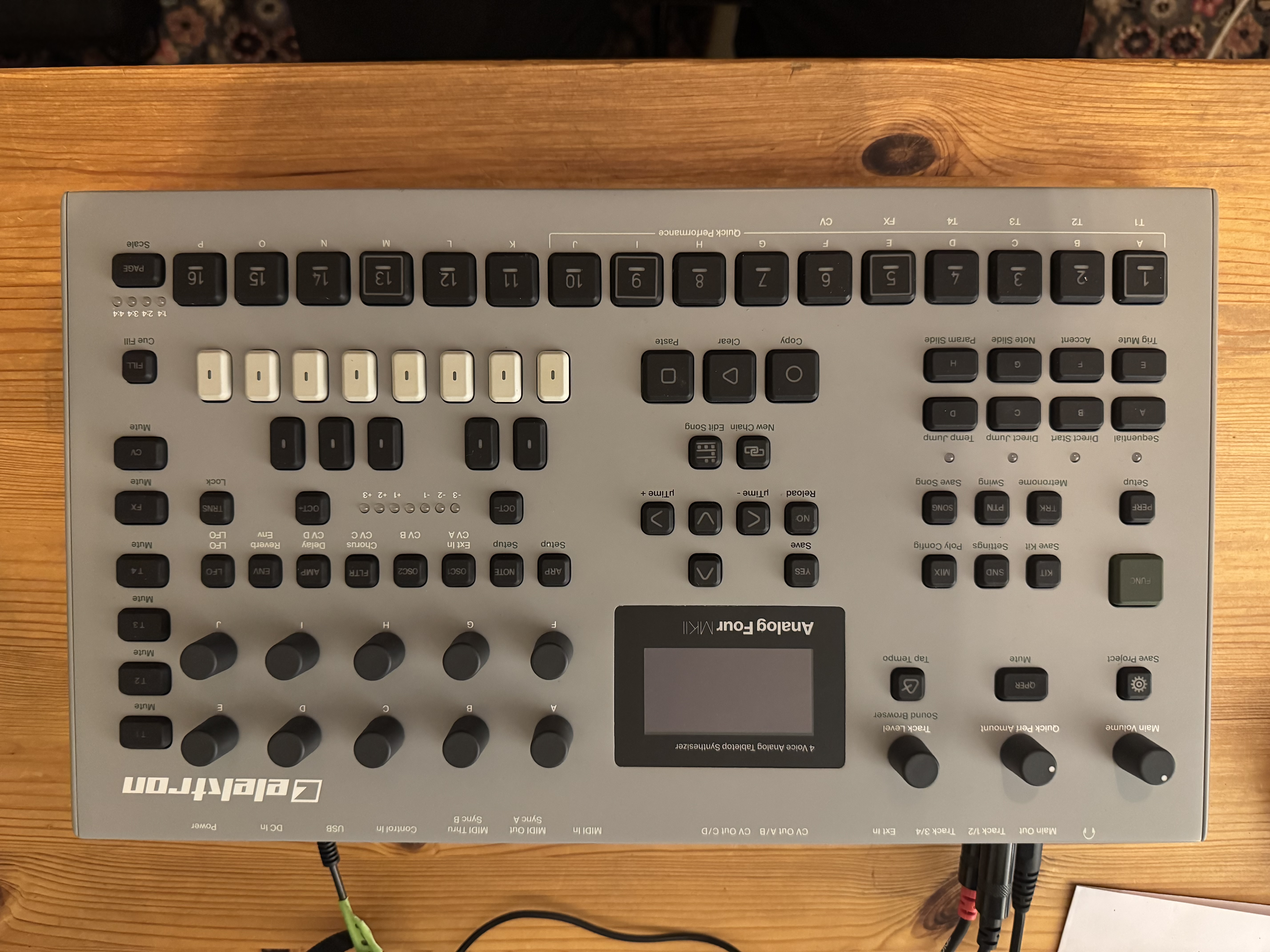 Vends Analog Four MKII