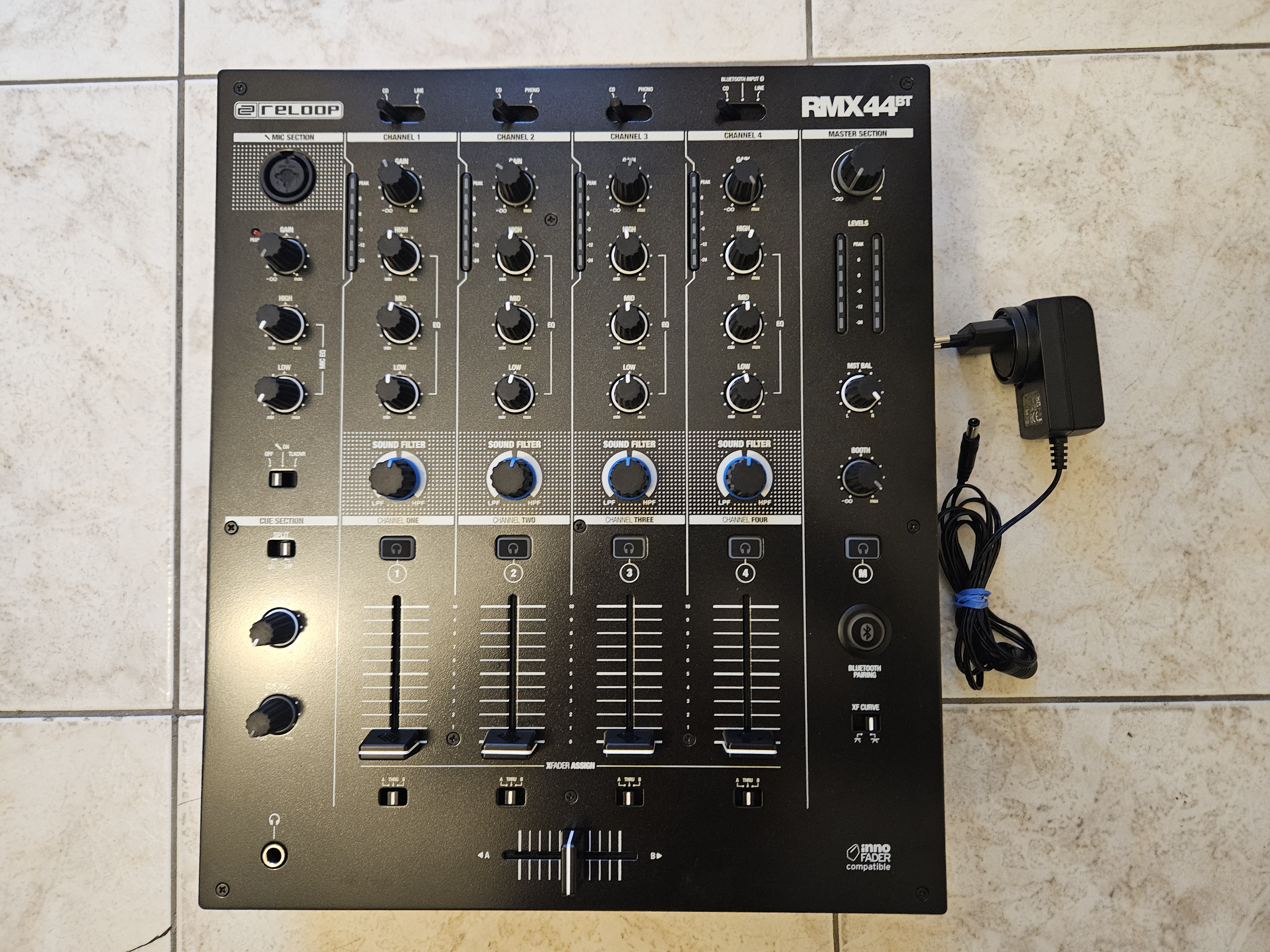 Table mixage dj RELOOP RMX 44 BT (4 VOIES - BT)