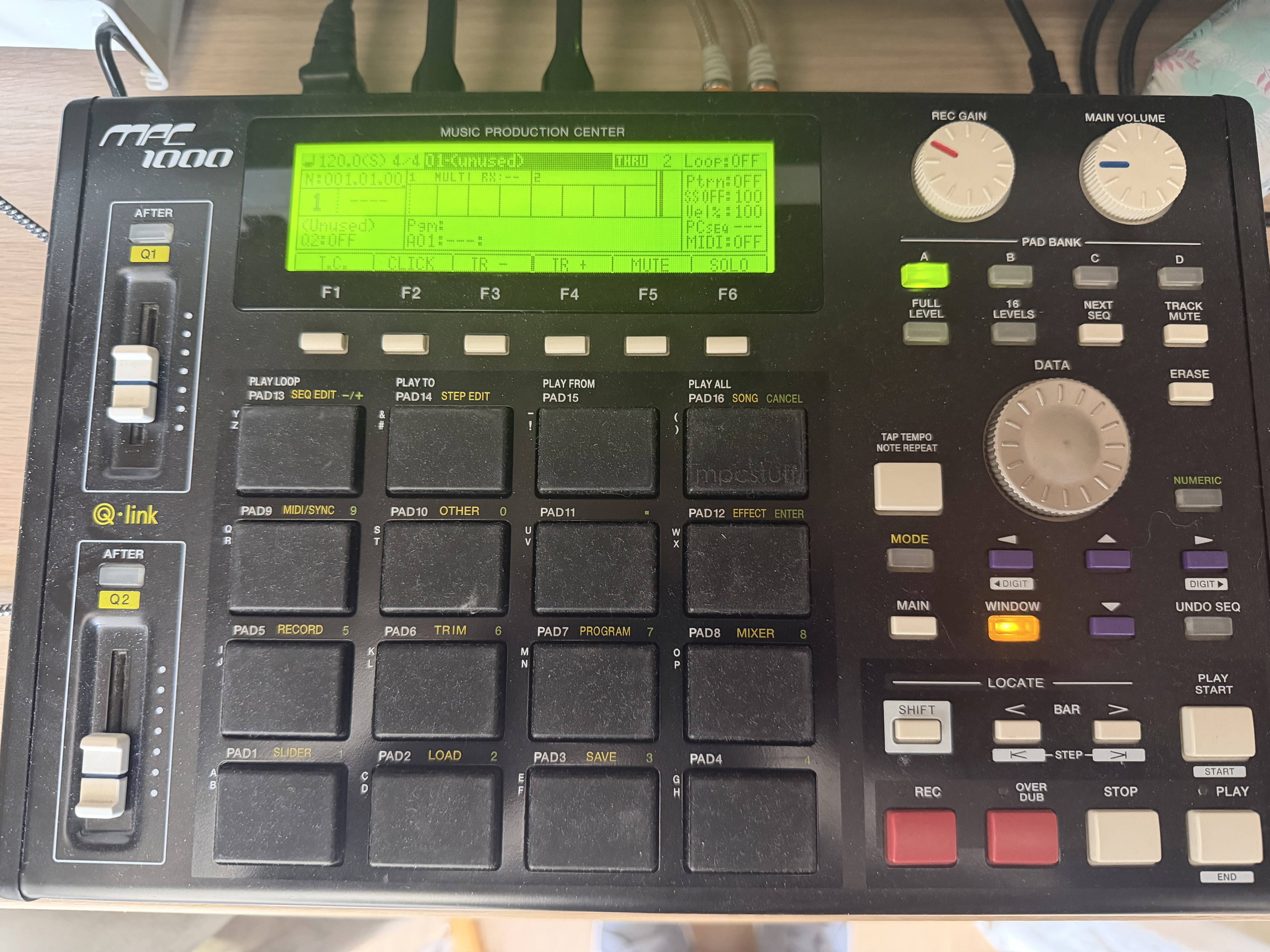 Akai Professional MPC1000 (45886)