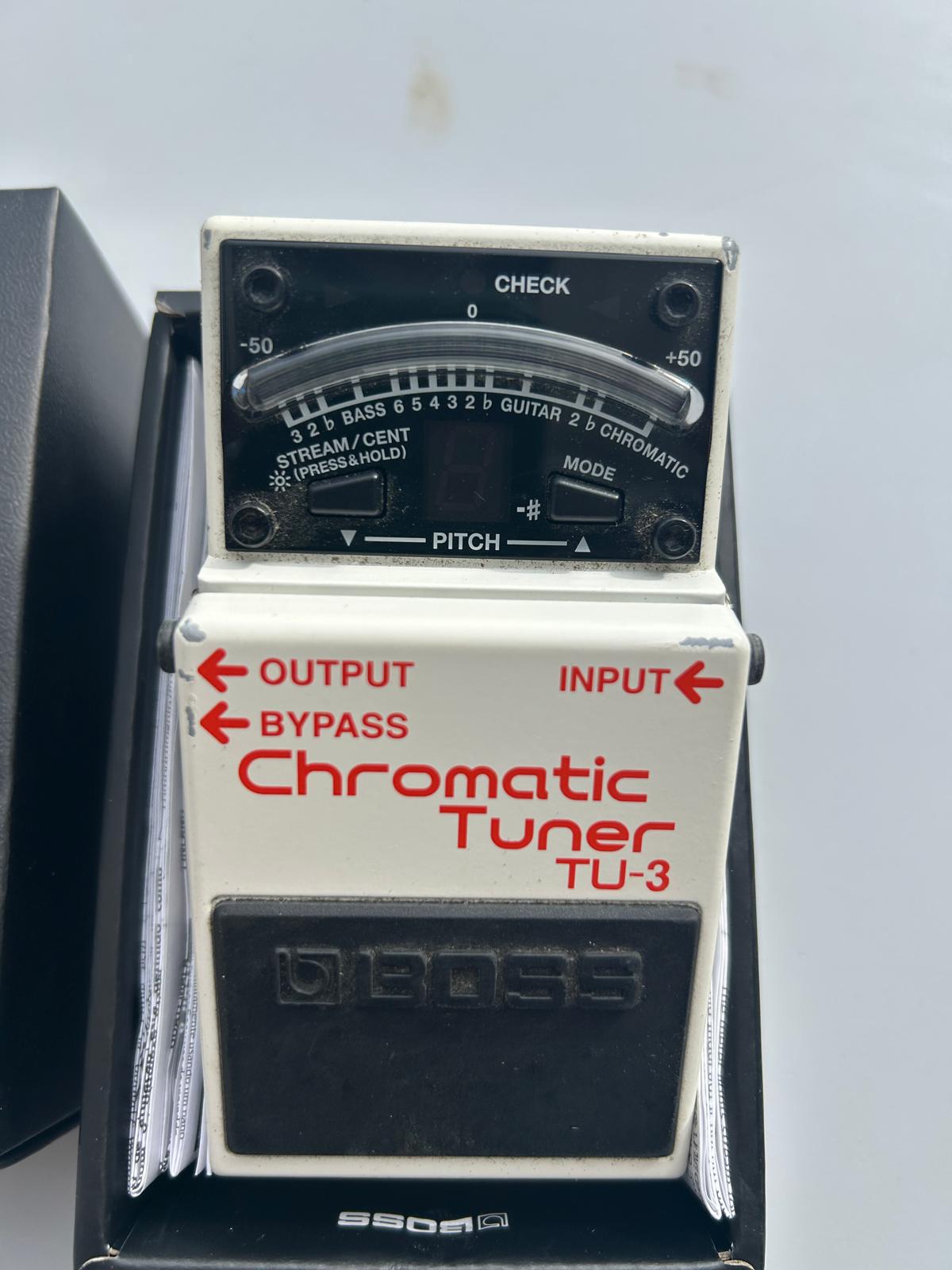 Boss TU-3 accordeur guitare chromatique pédale