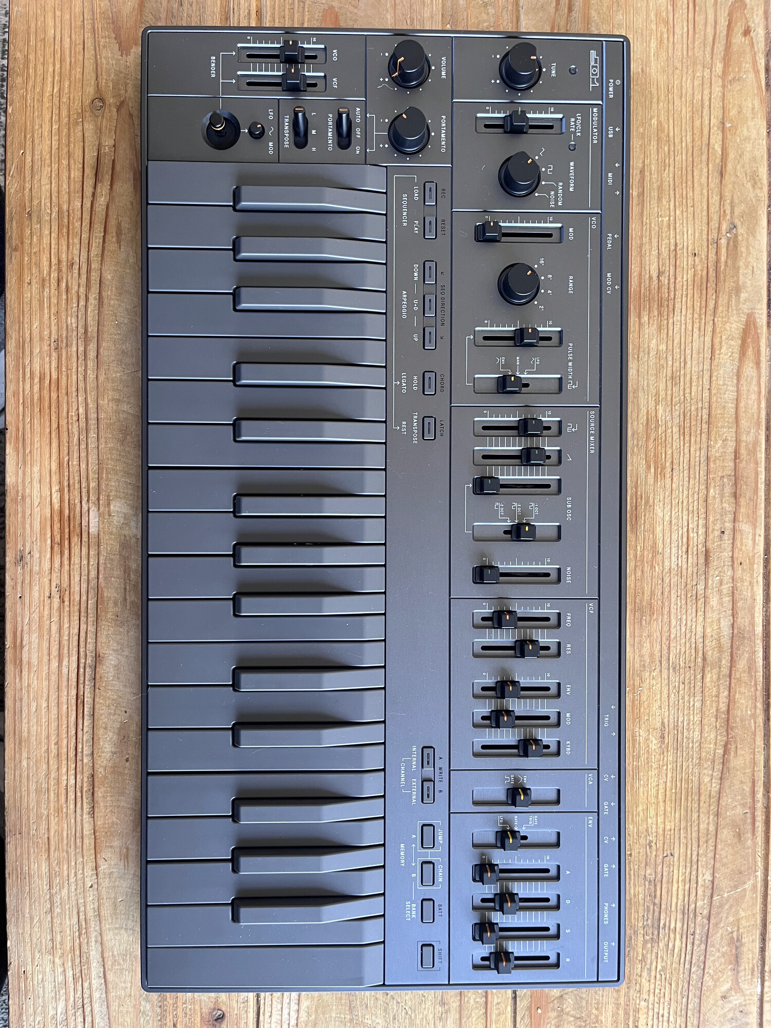 Synthé analogique Superlative SB-01 Space Bee — clone SH-101 