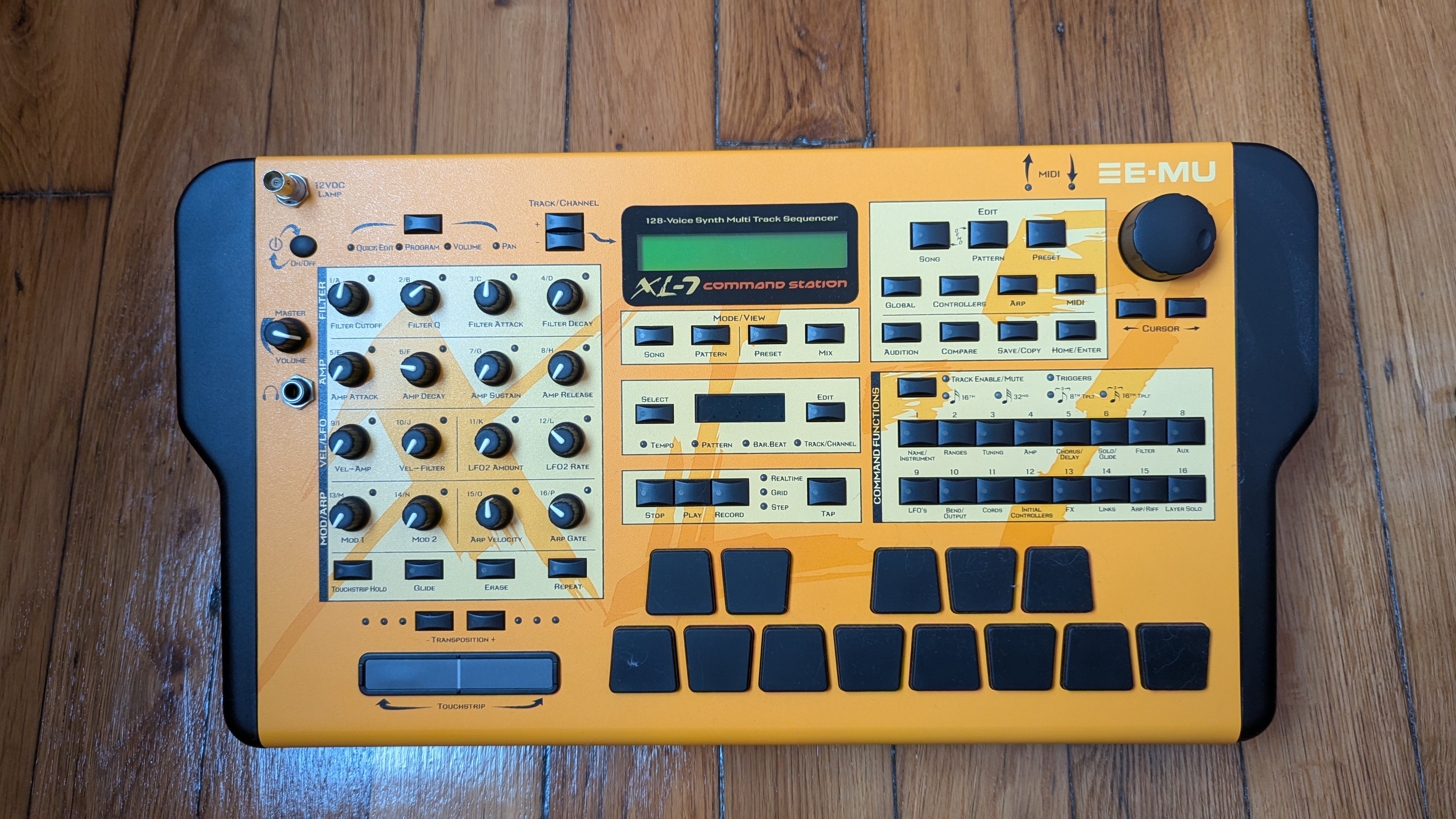 Vends EMu XL-7 Command Station Mint + Full ROMs + Lampe + Sac Release Party 2001