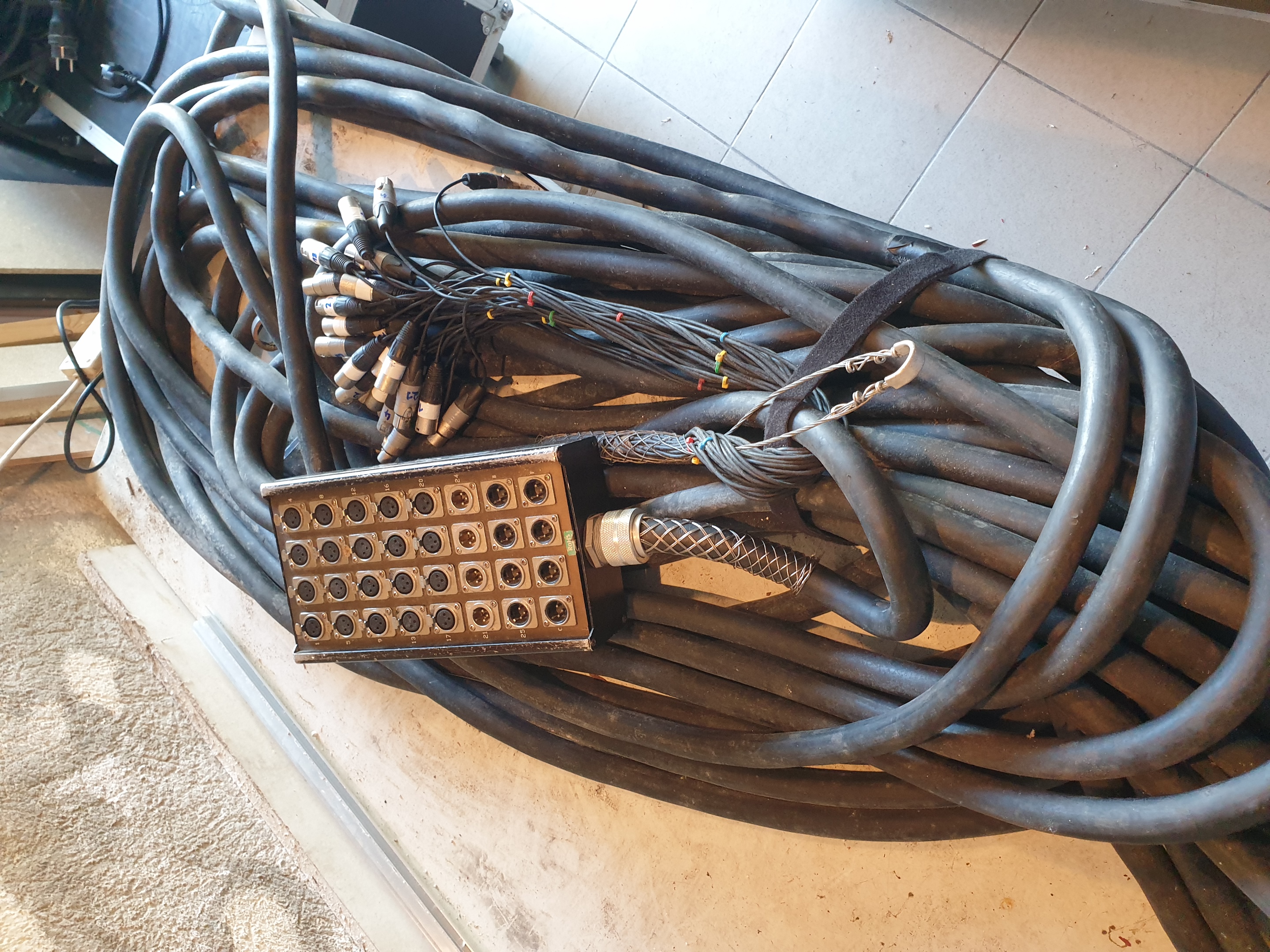 Vends patch de scene 20 / 12 XLR 50m 