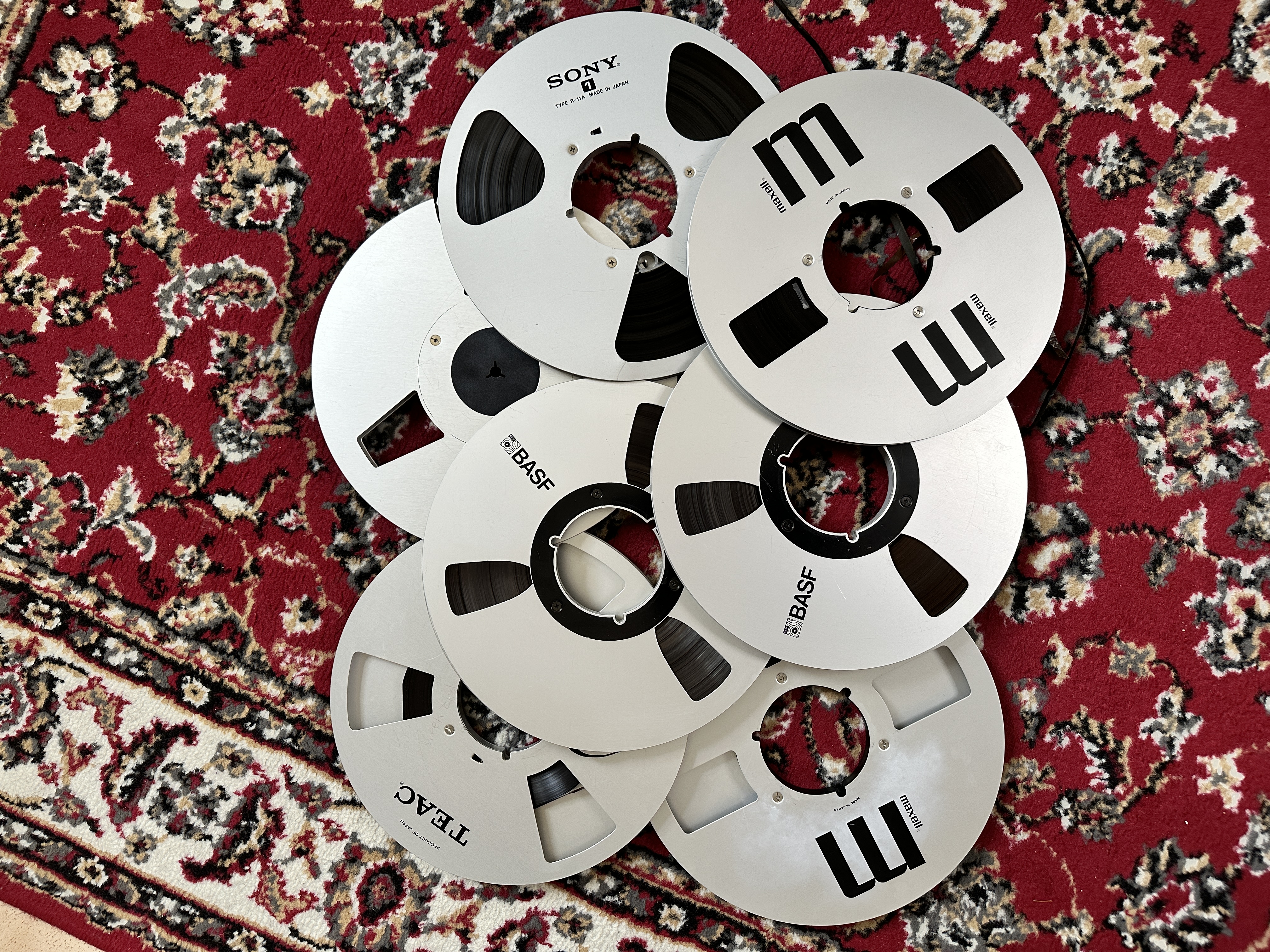 Lot 5 bandes magnétiques 26,5cm 10,5" + 2 bobines alu — Maxell / BASF / Sony / TEAC