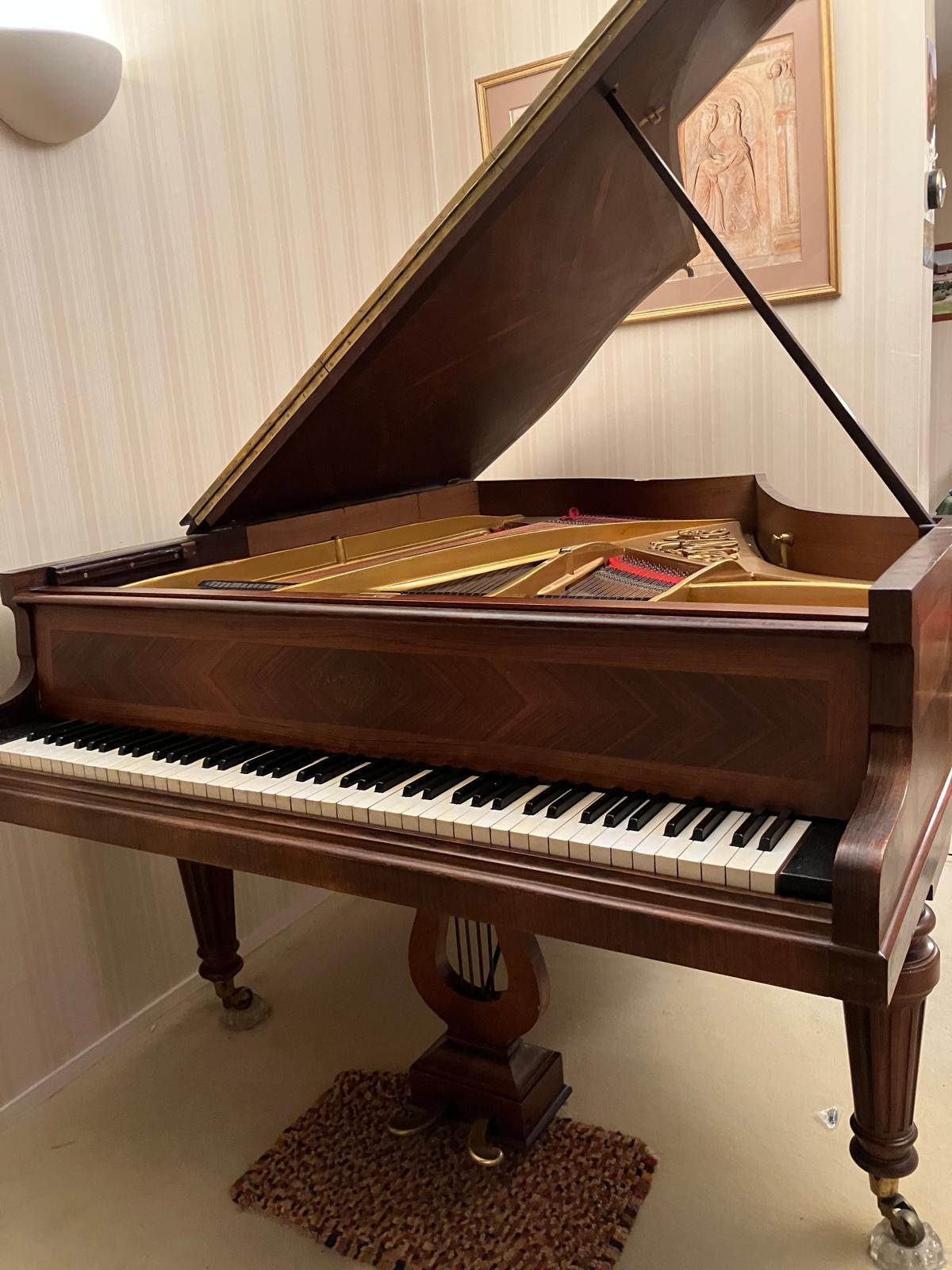 Cède un piano quart de queue Pleyel en très bon état