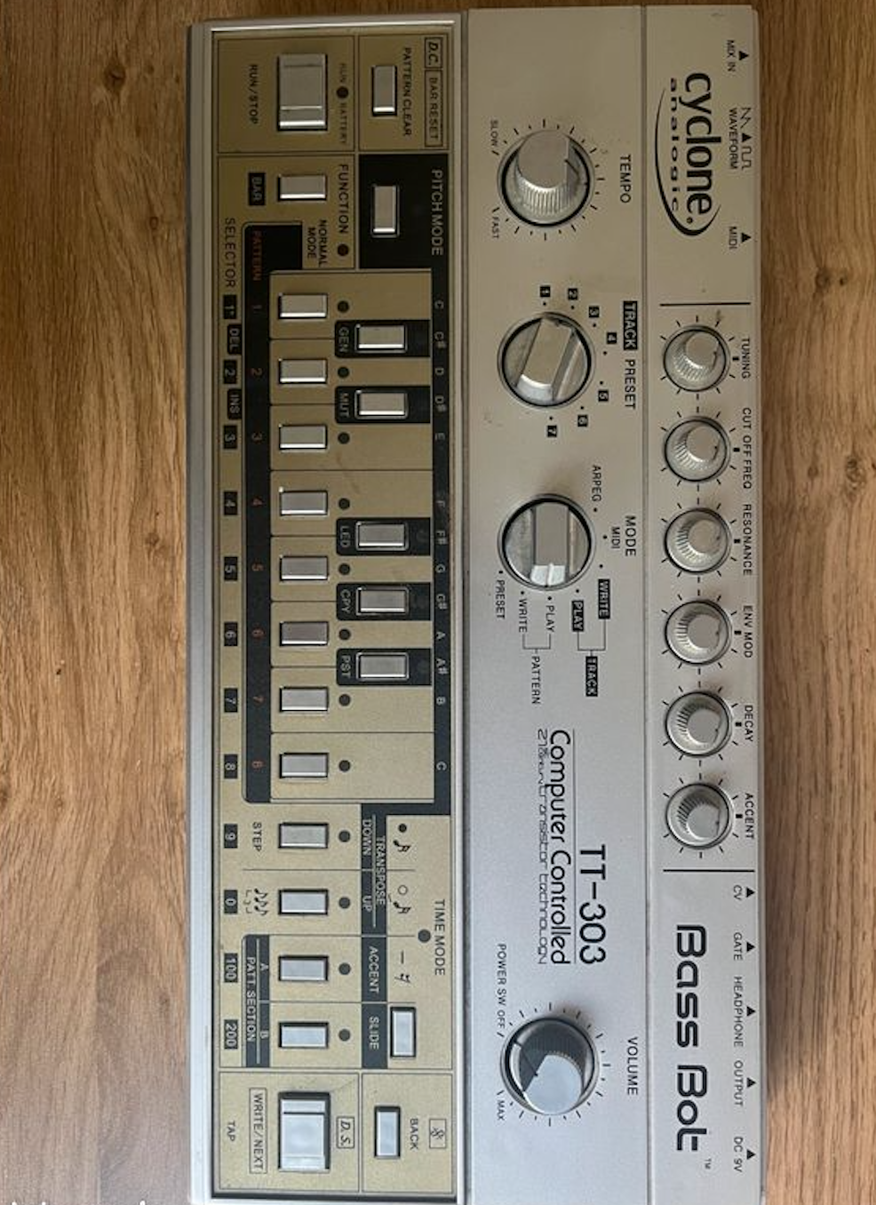 Cyclone Analogic - Bass Bot - TT-303