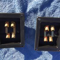 Vends 2 borniers contacts or pour enceintes