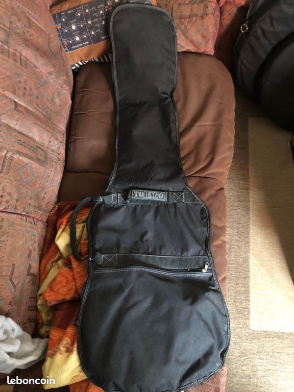 Vends housse pour guitare TOBAGO - TBE