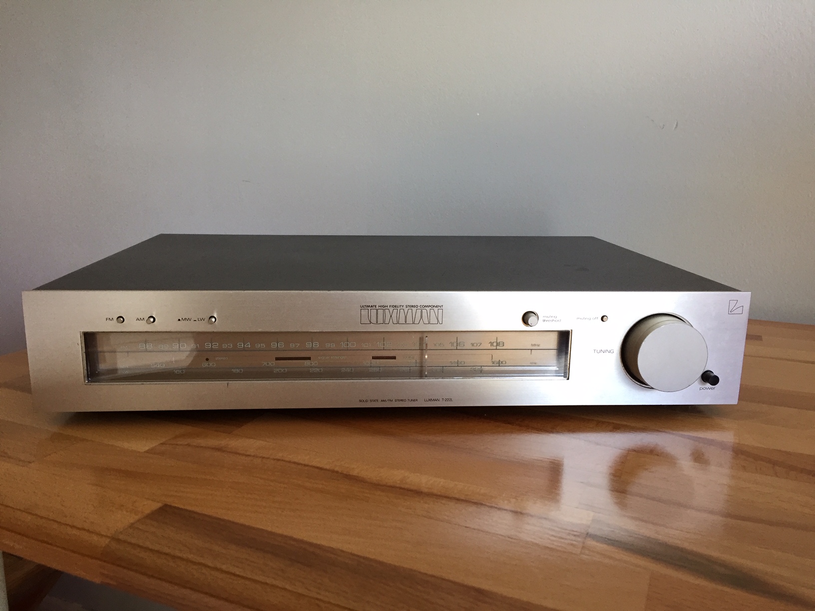 Vends Tuner Luxman T-222L comme neuf