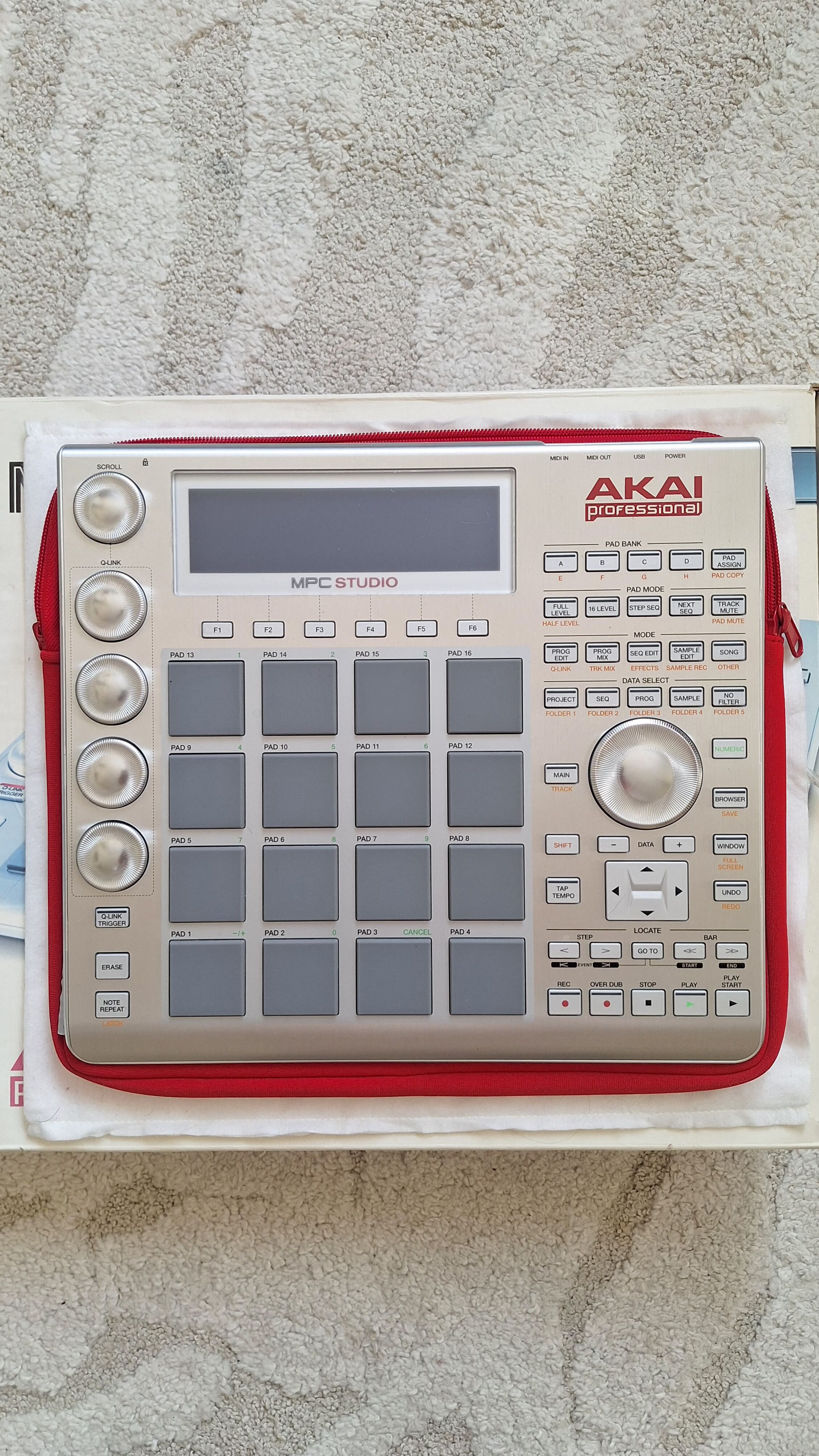 AKAI MPC Studio - Machine légendaire - Parfaite condition - Boîte + accessoires et housse- 