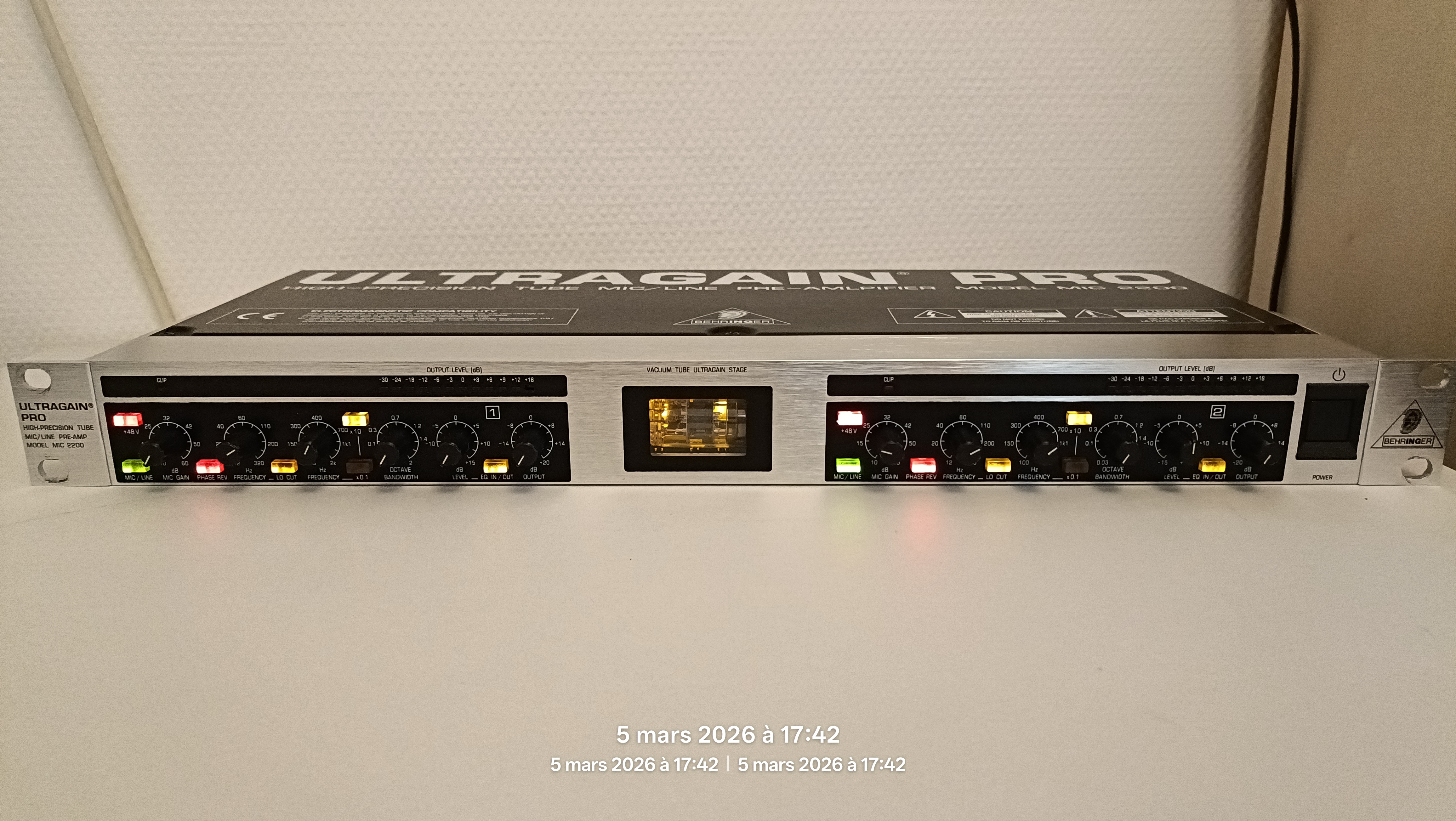 Behringer Ultragain Pro MIC2200