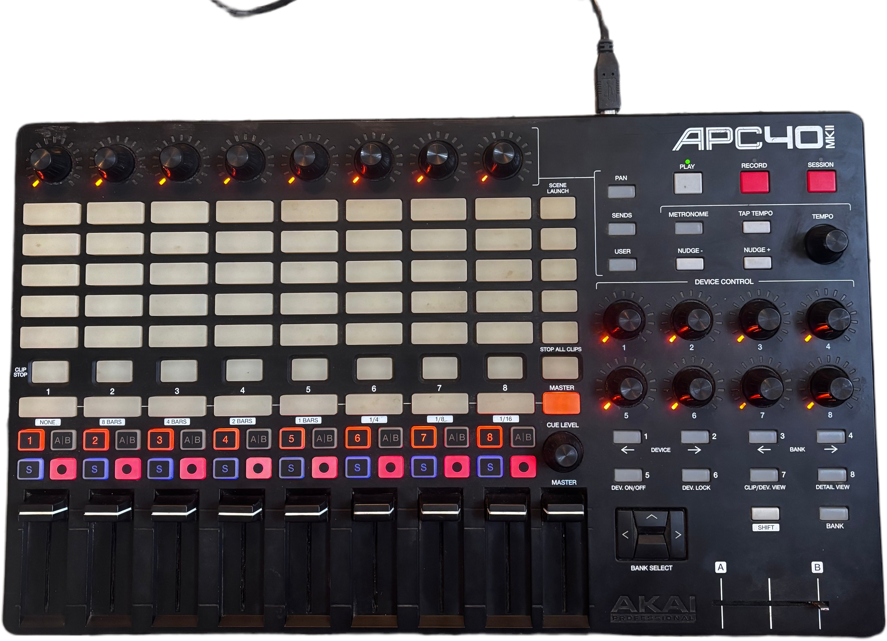APC40 MK2 Akai – Excellent état – Remise en main propre