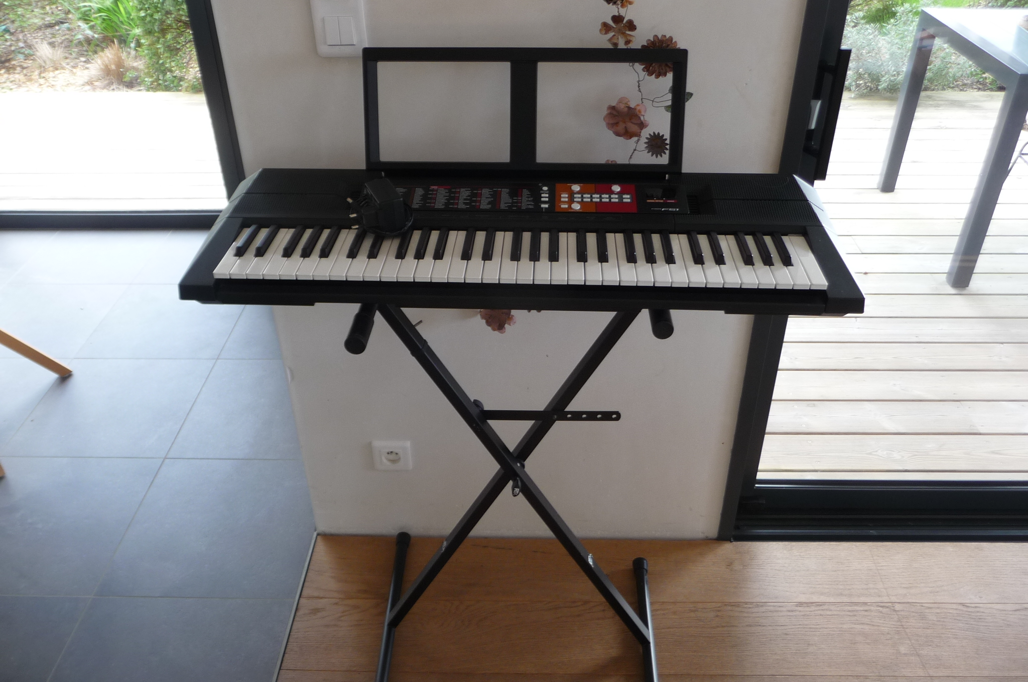 Piano Yamaha PSR-F51 + Stand