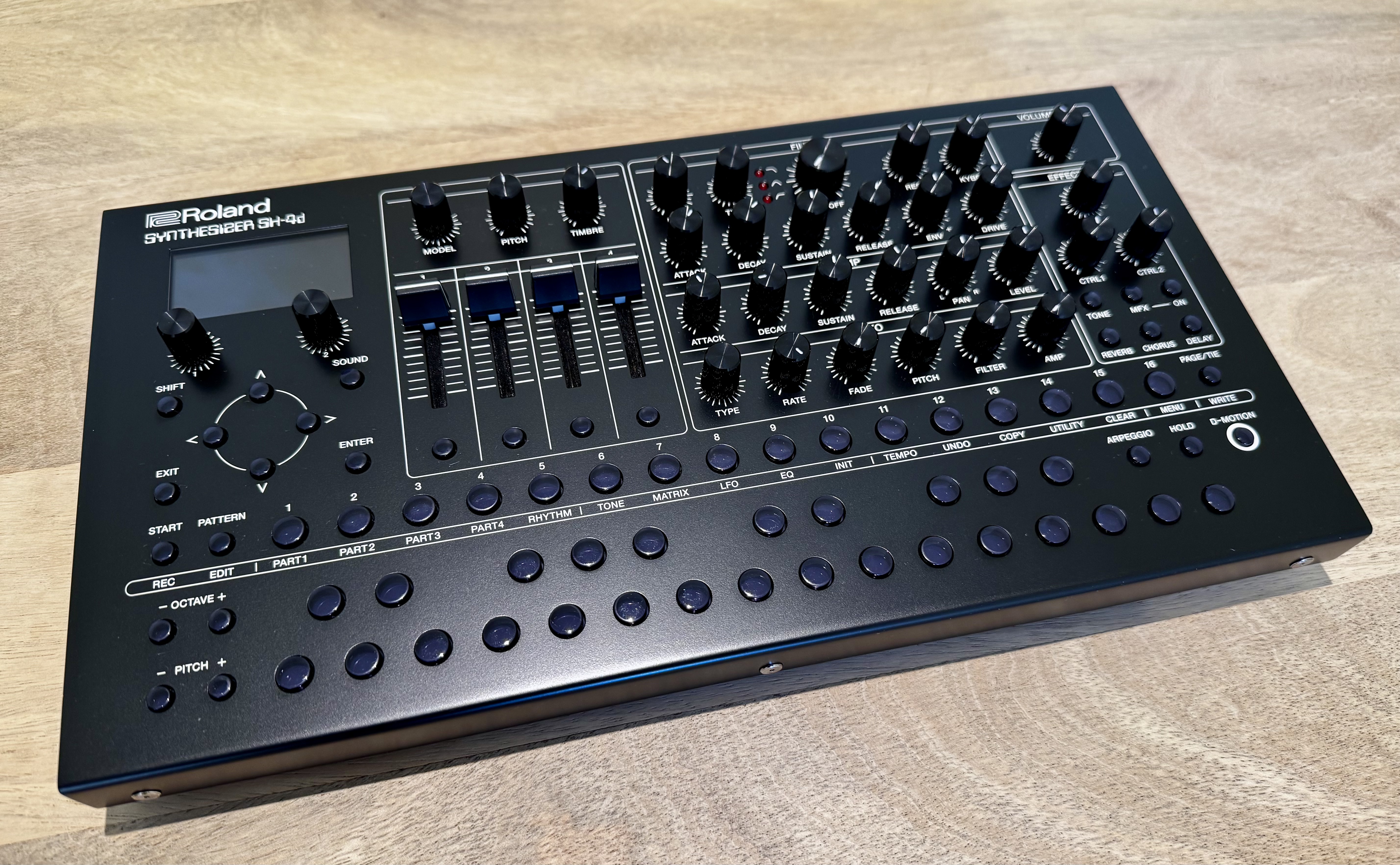 Expandeur Roland SH-4d