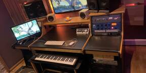 Zaor Terra + Meuble optionnel avec roulettes et vérins pour clavier