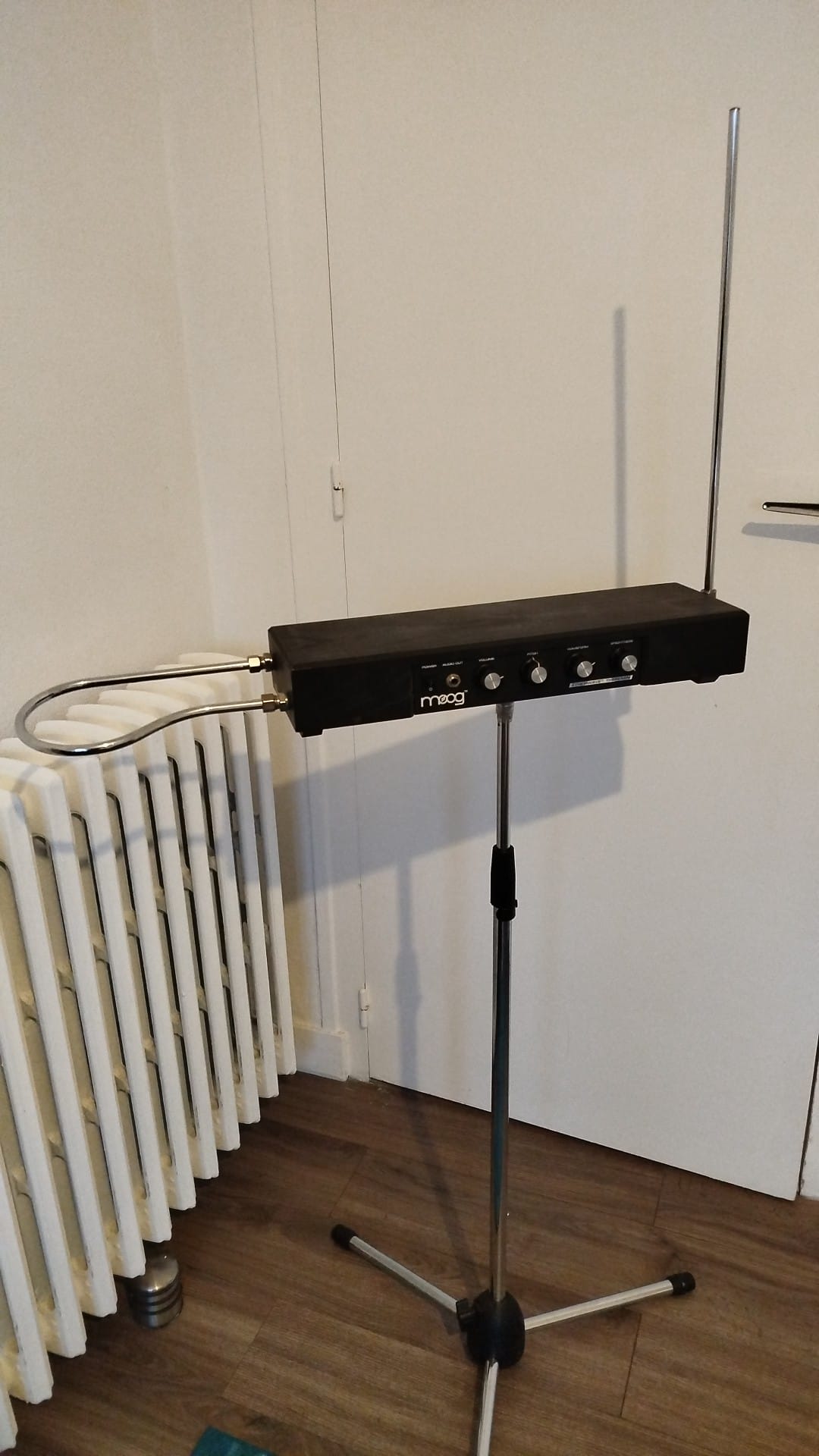 Vends Moog Theremin Etherwave