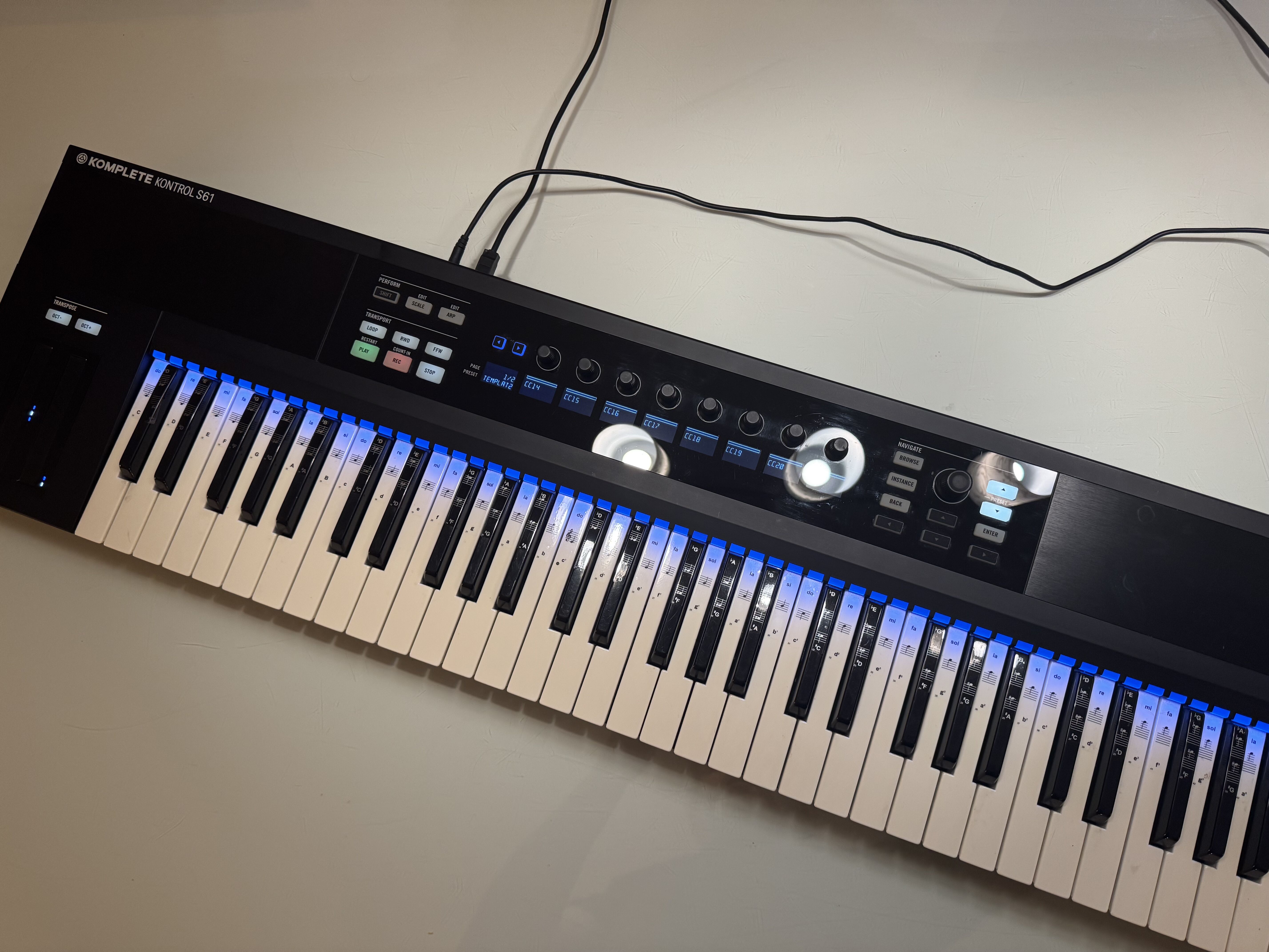 KOMPLETE KONTROL S61