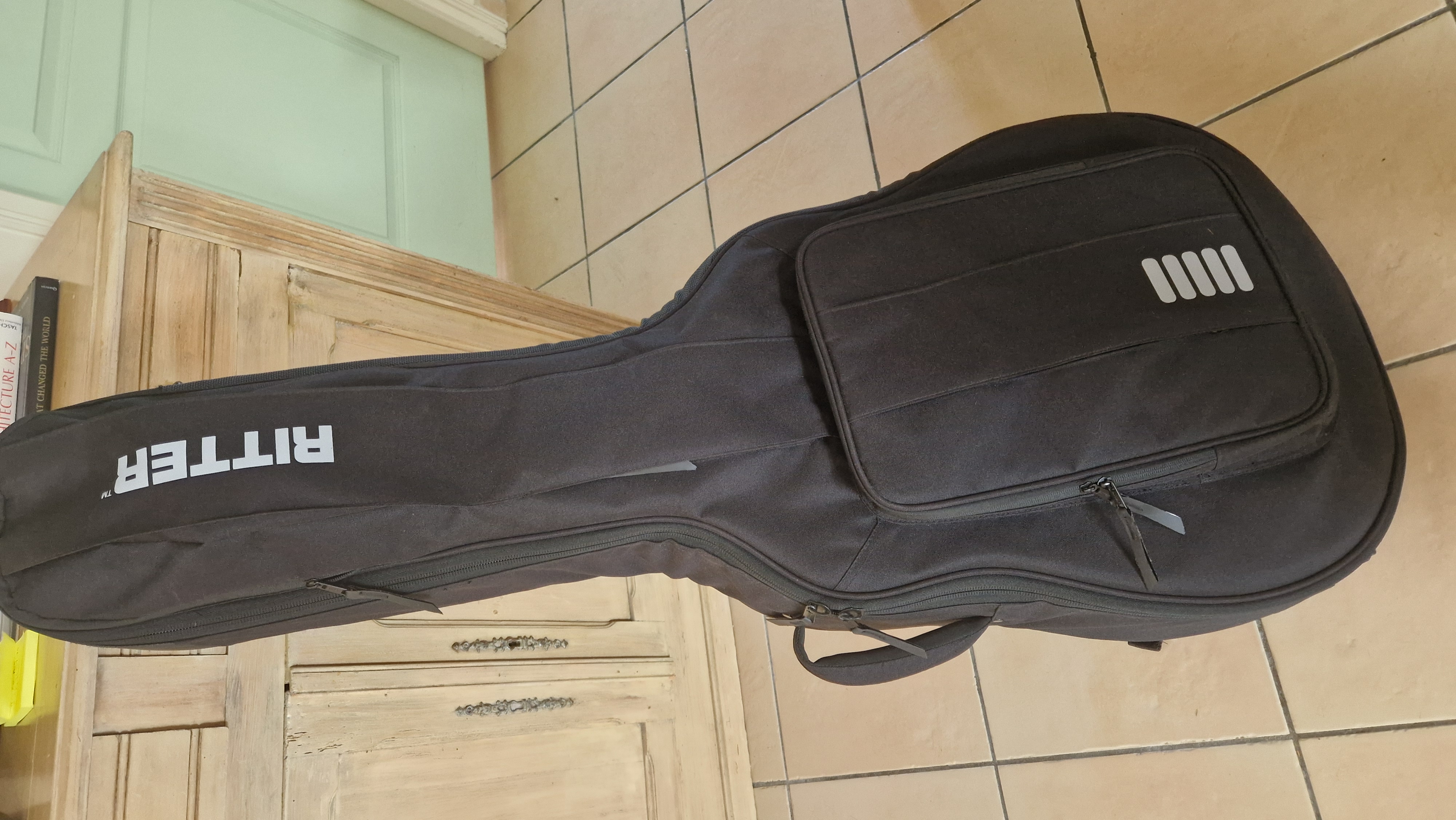 Vends étui guitare acoustique Ritter jumbo