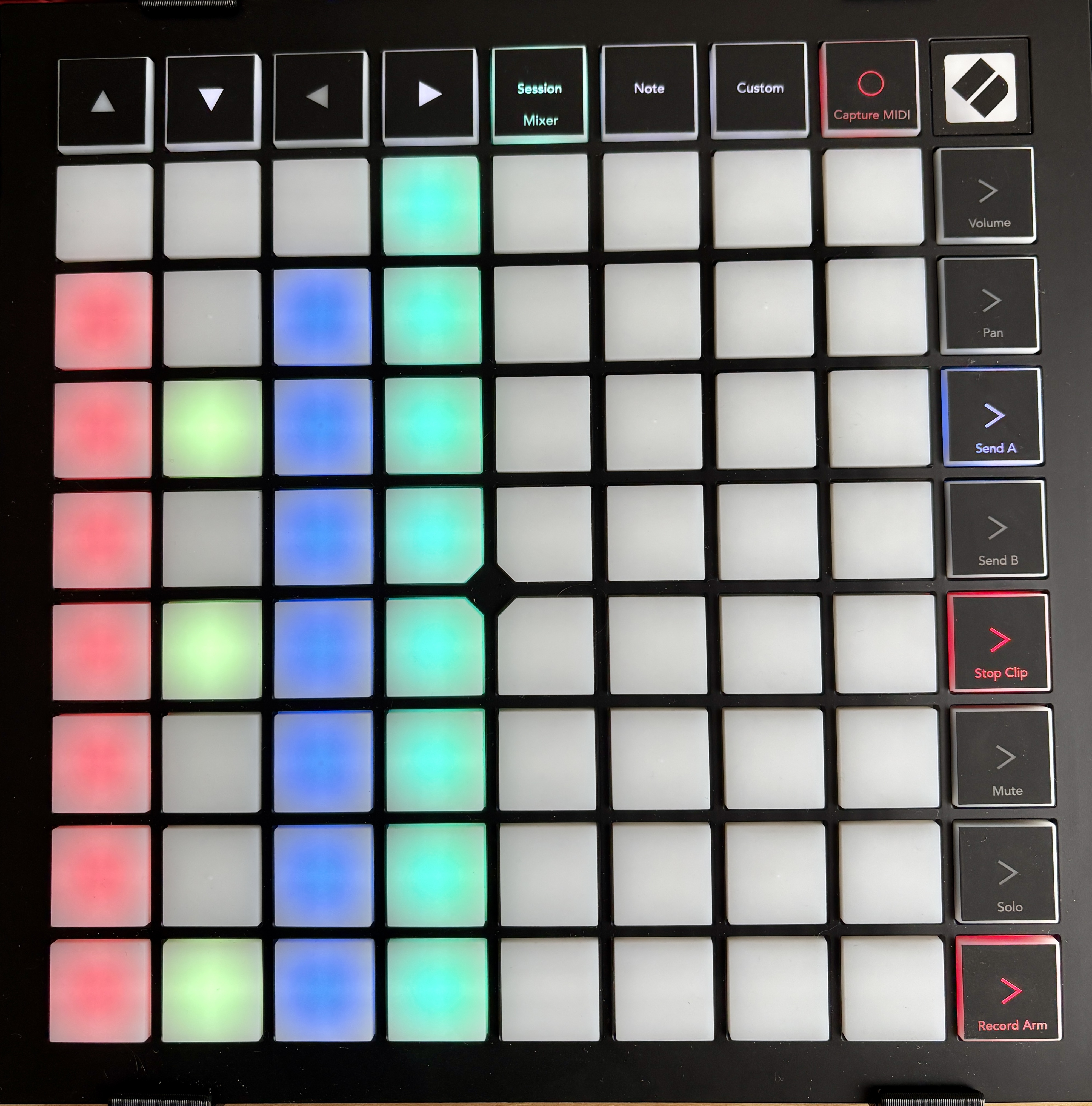 Vends Launchpad X + stand + housse de protection 