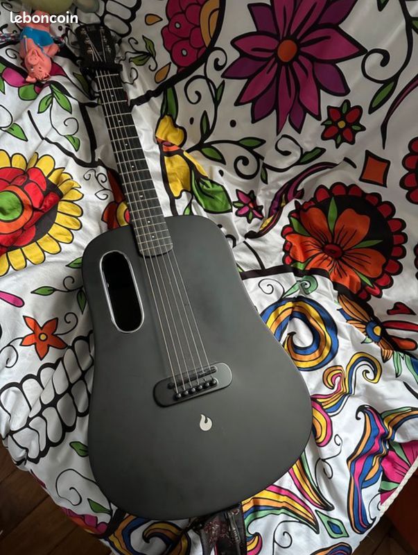 Guitare Blue Lava Touch Noire + Ideal Bag