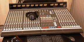 Table de mixage ALLEN & HEATH GL 3300 + Flight Case