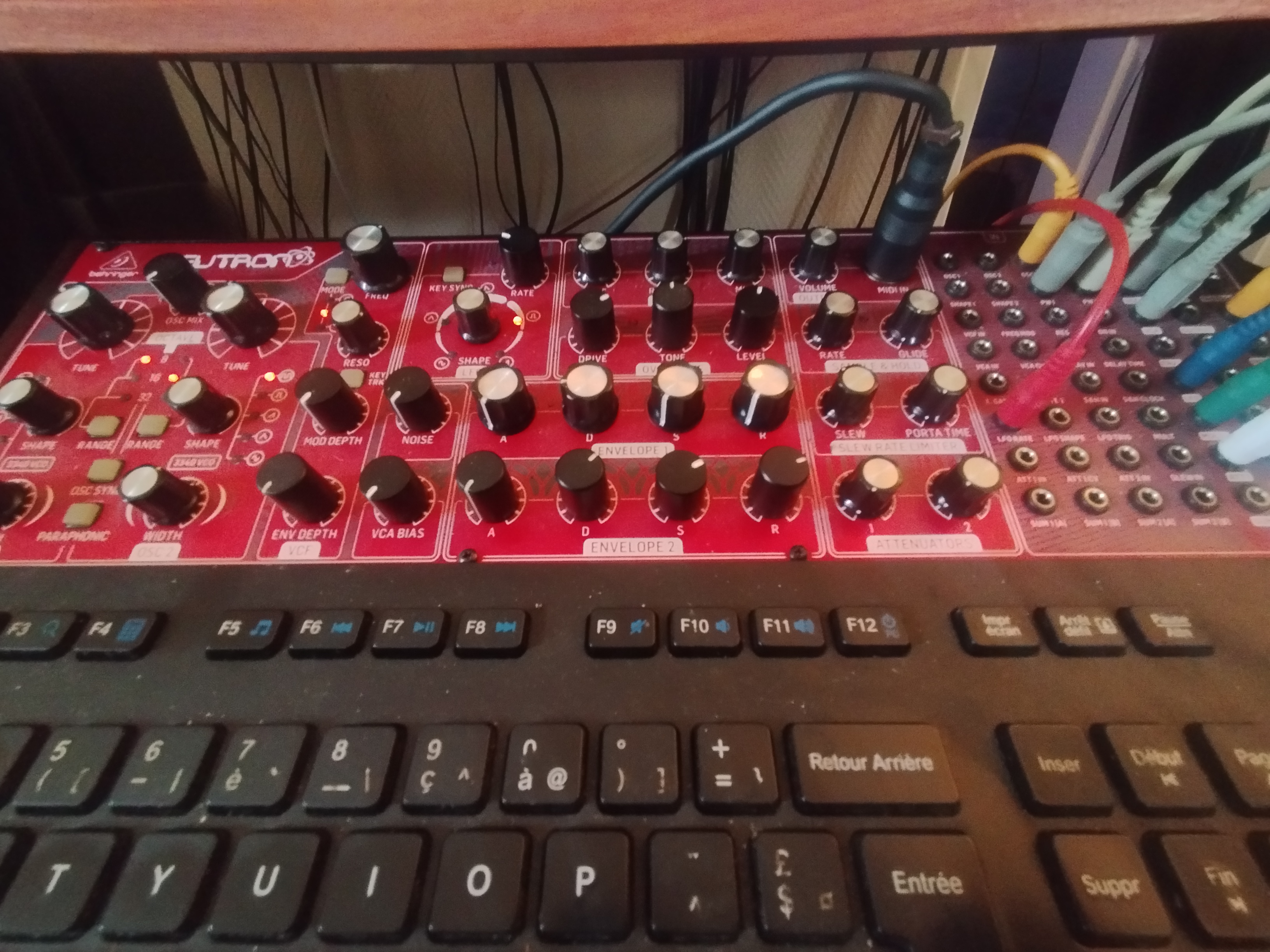 Neutron dans sa boite comme neuf acheté chez Thomann