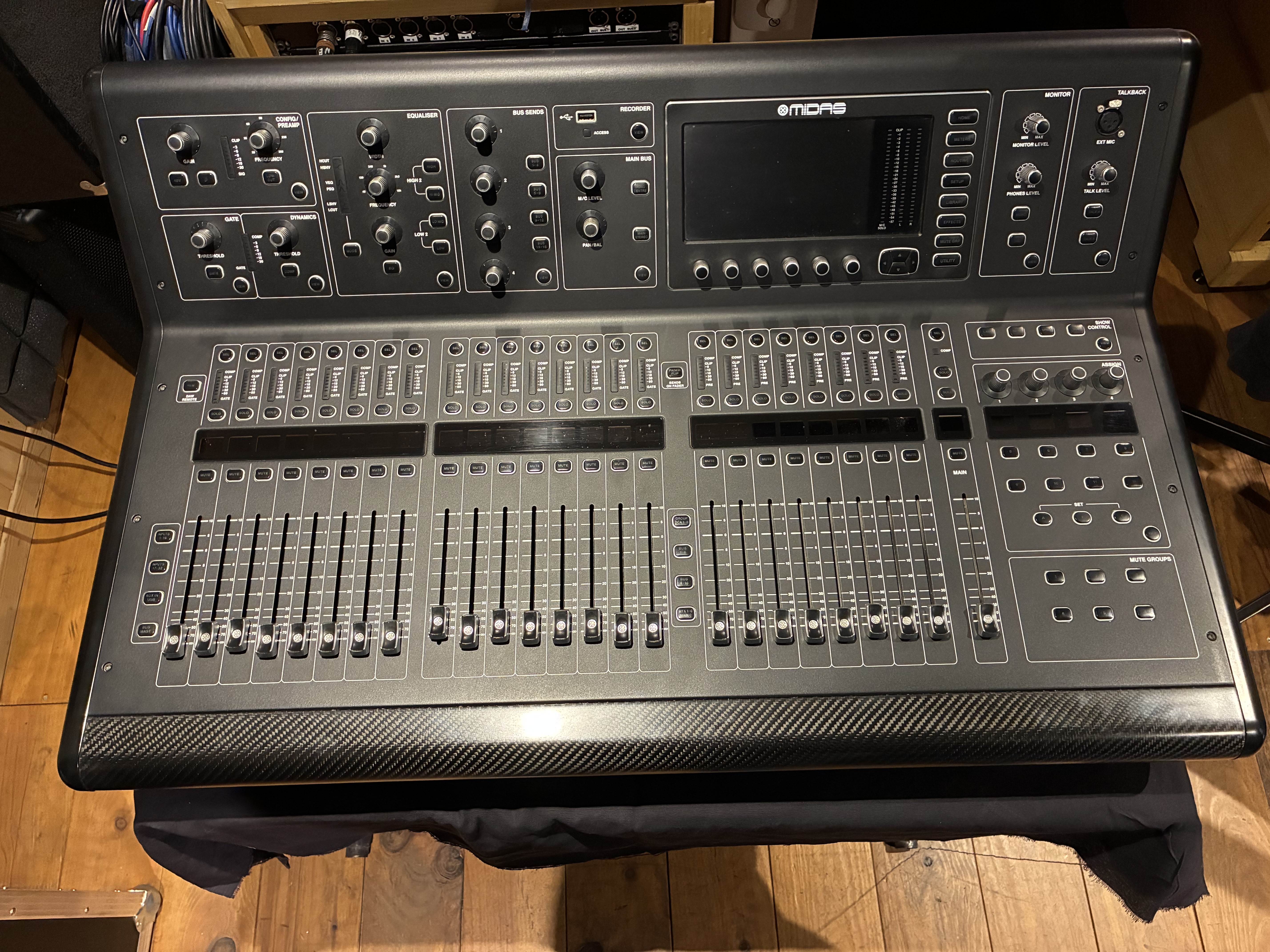 M32 MIDAS AVEC FLIGHT CASE