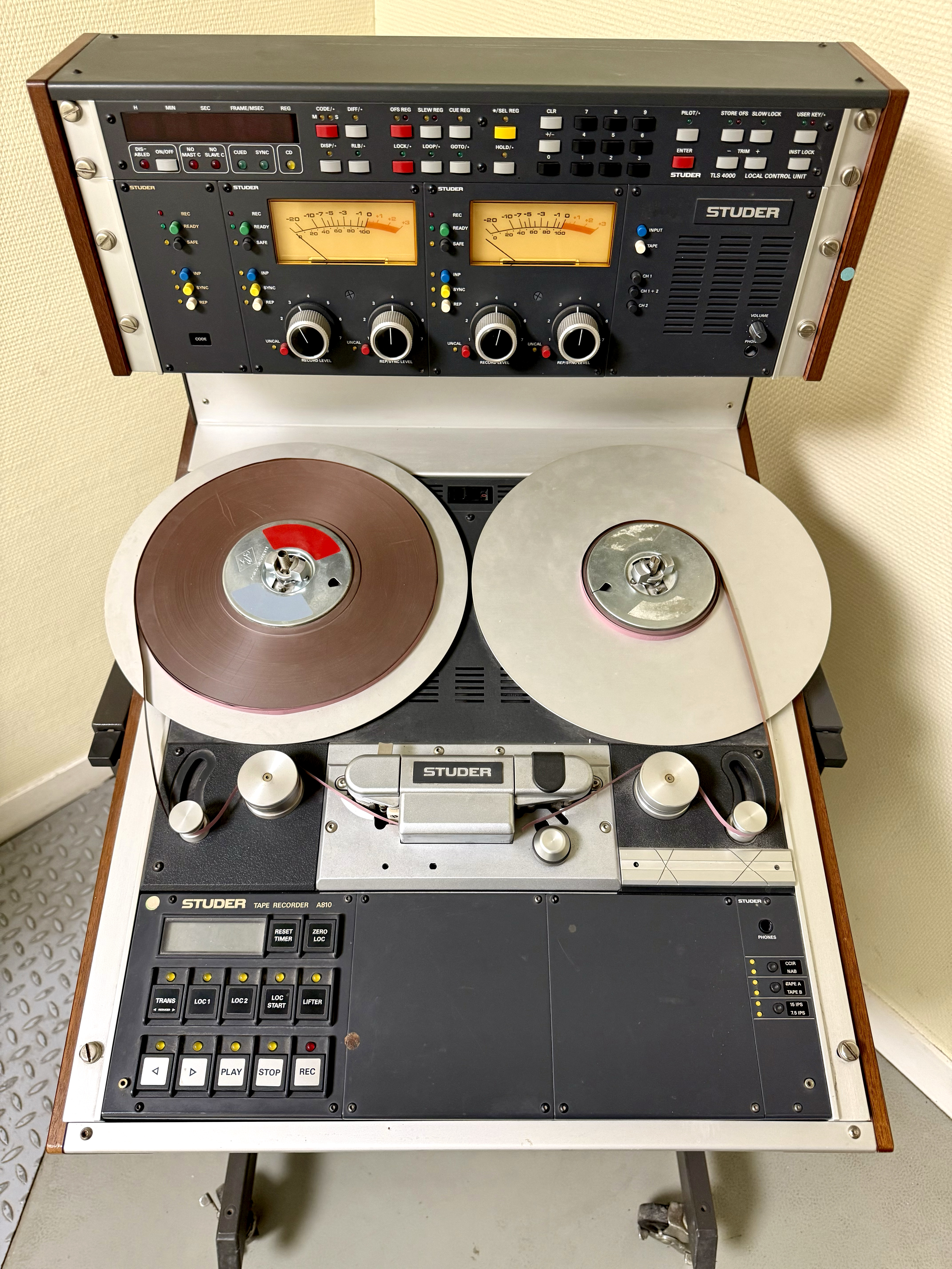 Studer A810 Reel to Reel 2 Track Tape Recorder avec Studer TLS 4000 Synchronizer
