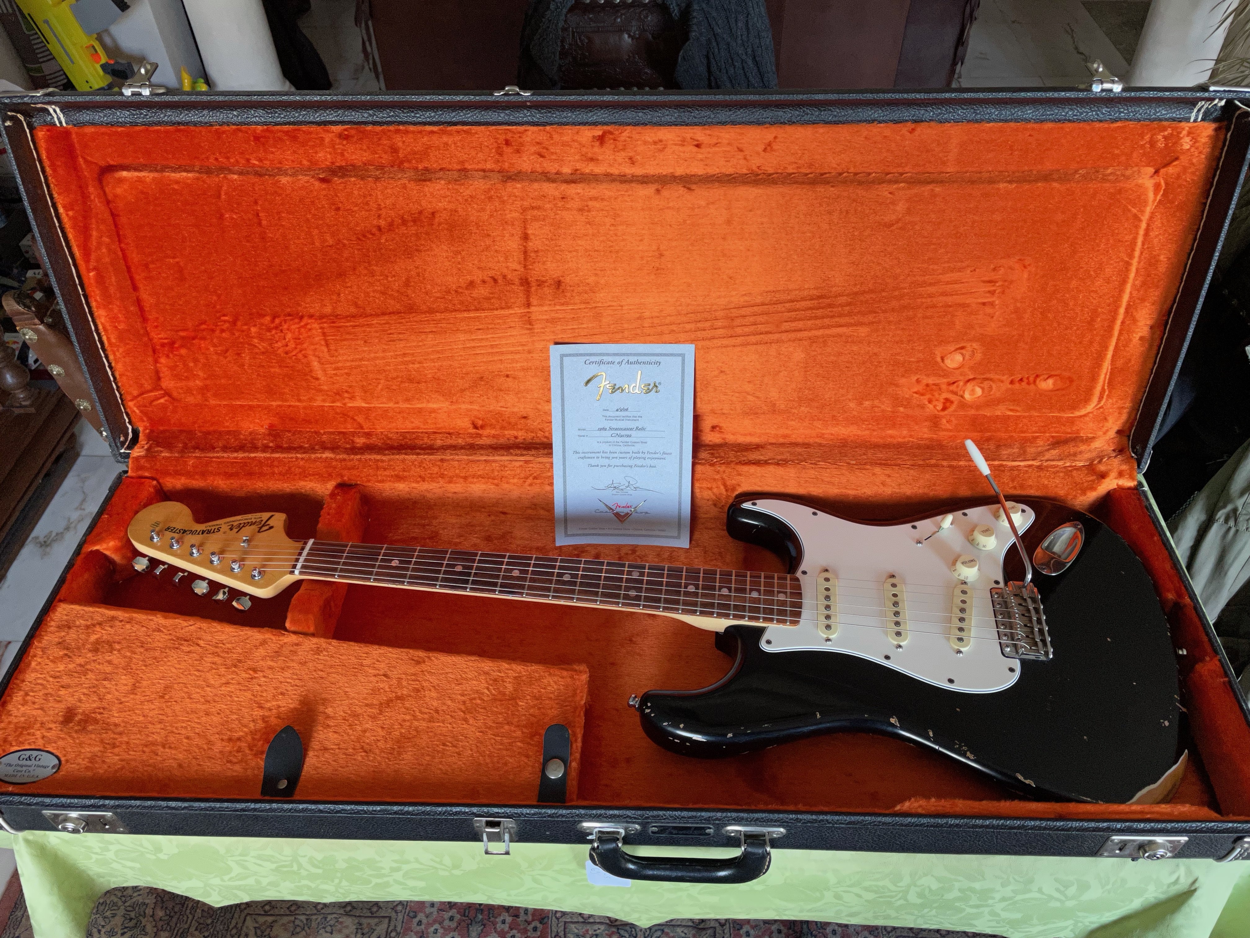 Vends Fender Stratocaster Custom Shop 69 relic black de 2006.