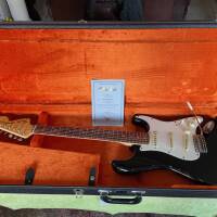 Vends Fender Stratocaster Custom Shop 69 relic black de 2006.